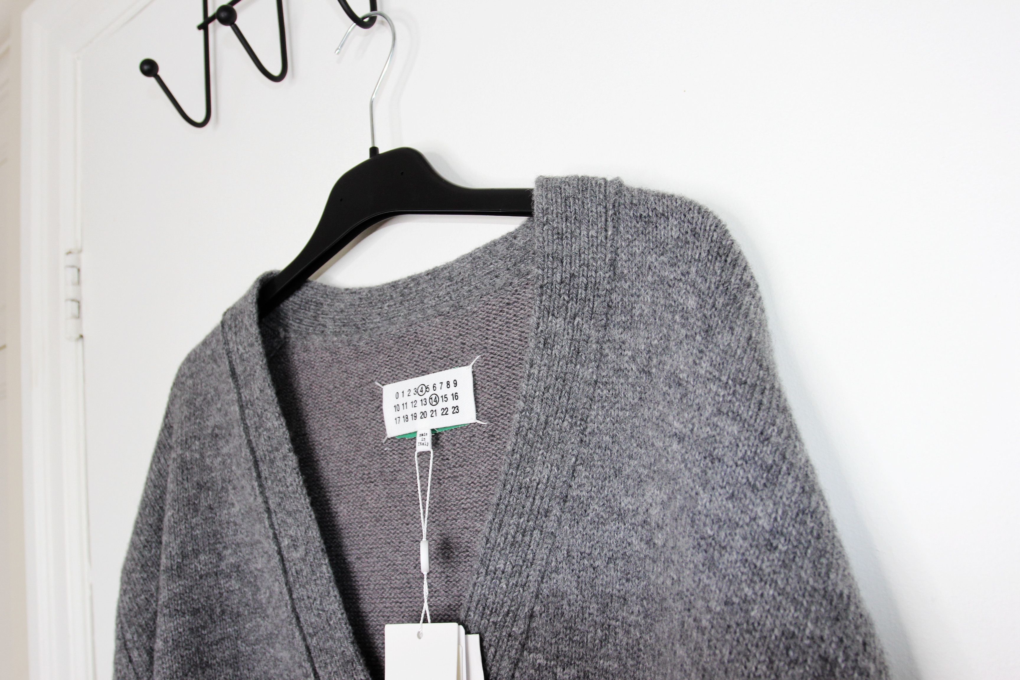 Maison Margiela BNWT AW24 MAISON MARGIELA V NECK ELBOW PATCH CARDIGAN XL Size US XL / EU 56 / 4 - 4 Thumbnail