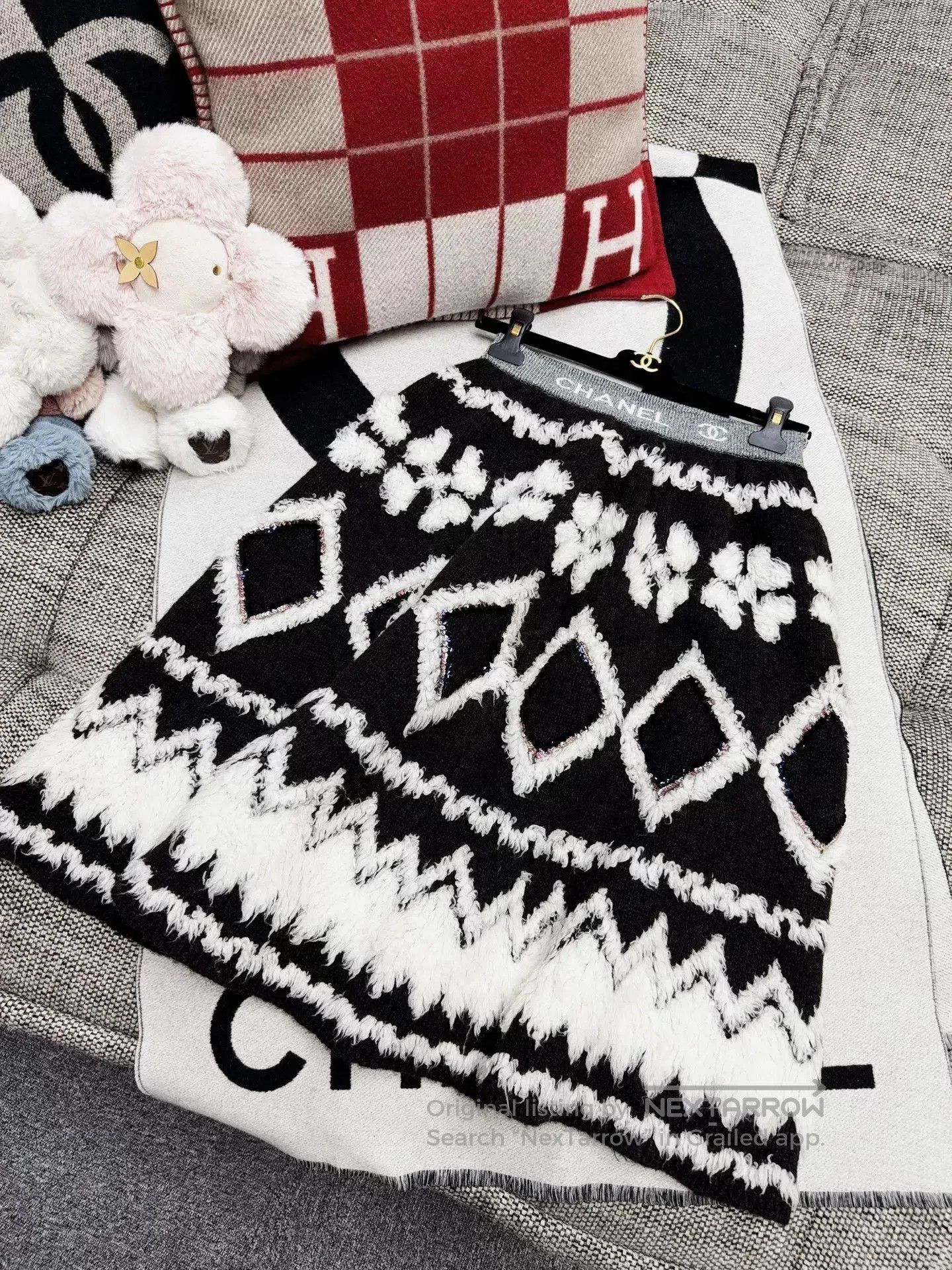Chanel Chanel Black and White Knit Skirt. Size 24" / US 00 / IT 34 - 1 Thumbnail