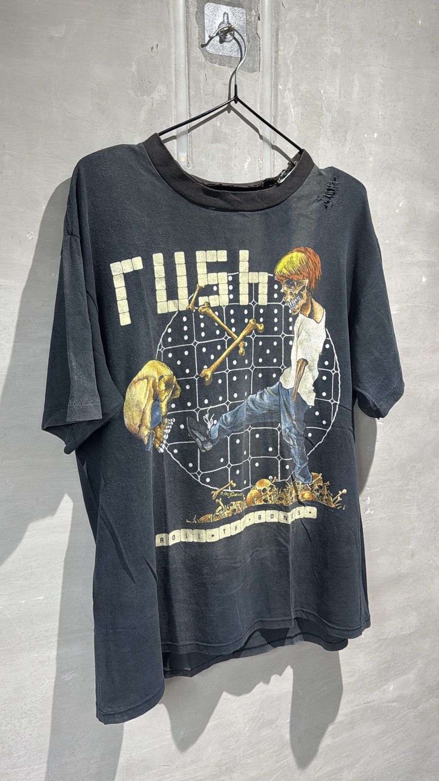 Band Tees Vintage 1991 Band Tee Rush Roll The Bones Heavily Distressed Size US L / EU 52-54 / 3 - 25 Thumbnail