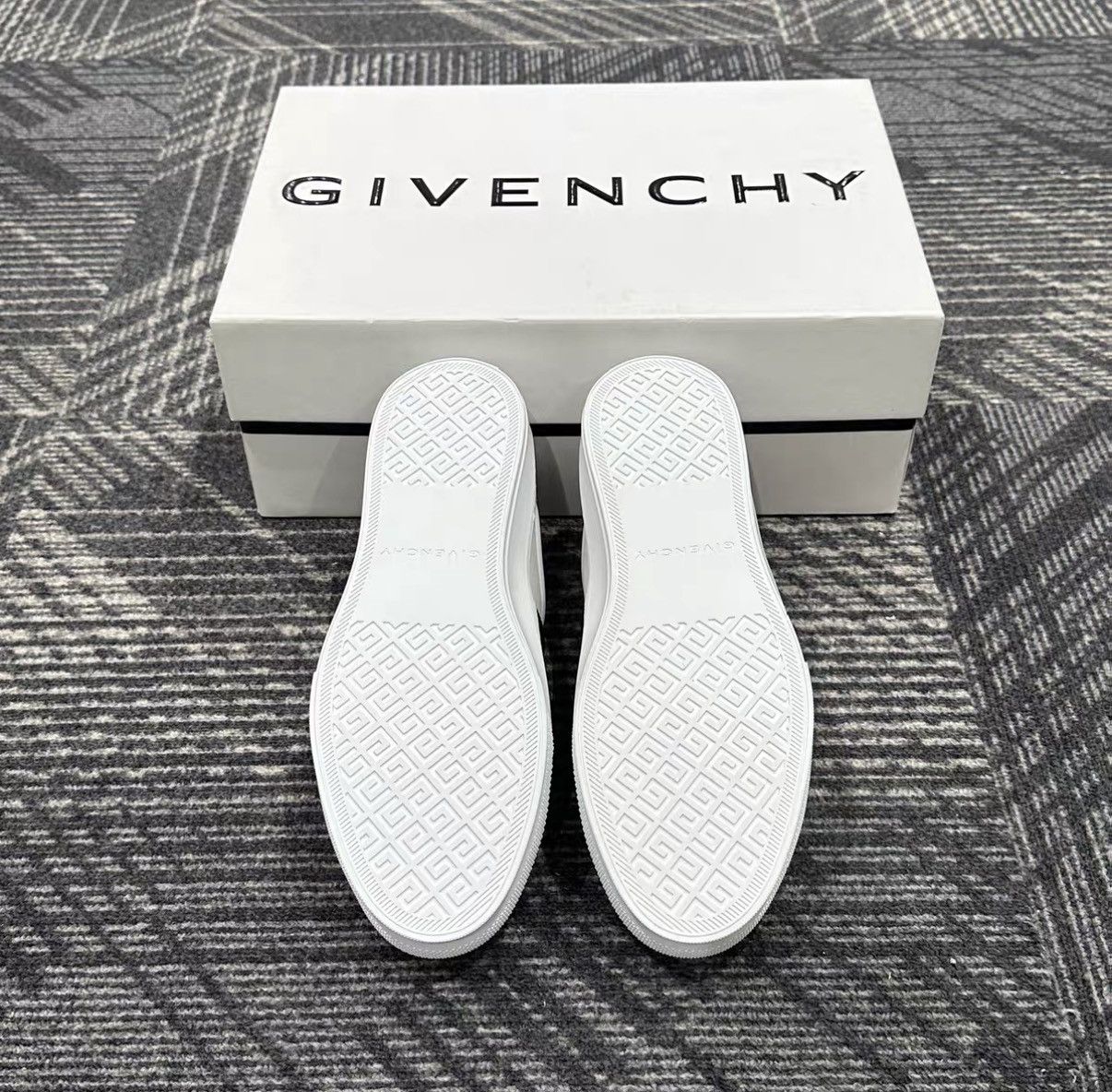 Givenchy Givenchy City Sport Leather Webbing Low-Top Sneakers J42 Size US 7 / EU 40 - 6 Thumbnail