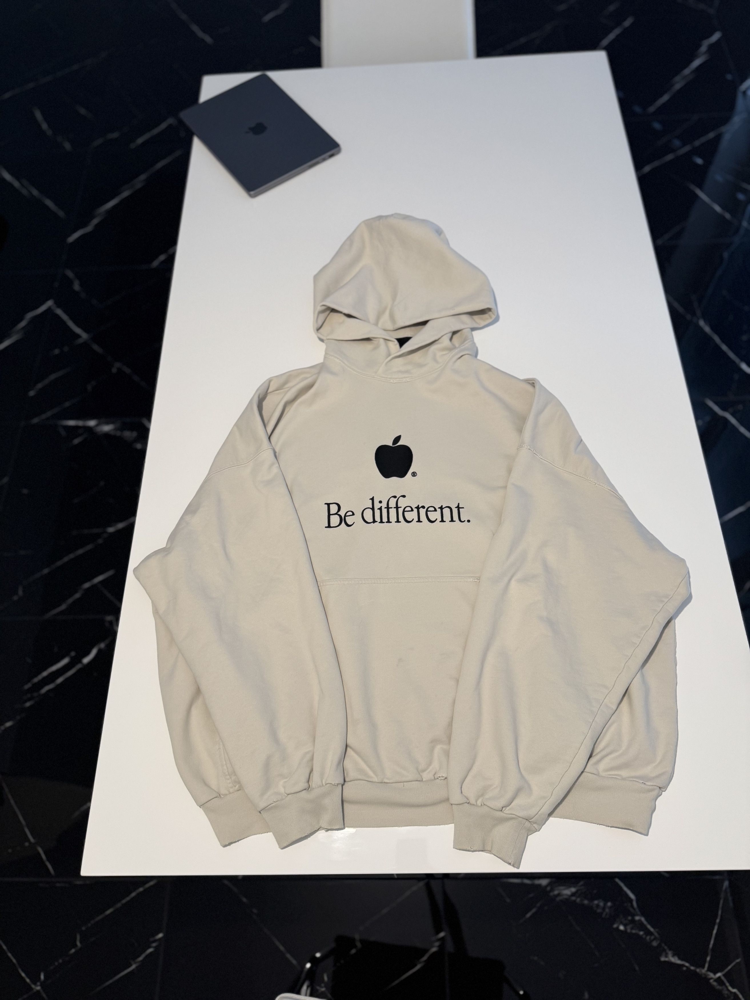 Balenciaga BALENCIAGA AW22 BE DIFFERENT APPLE HOODIE CREME WHITE