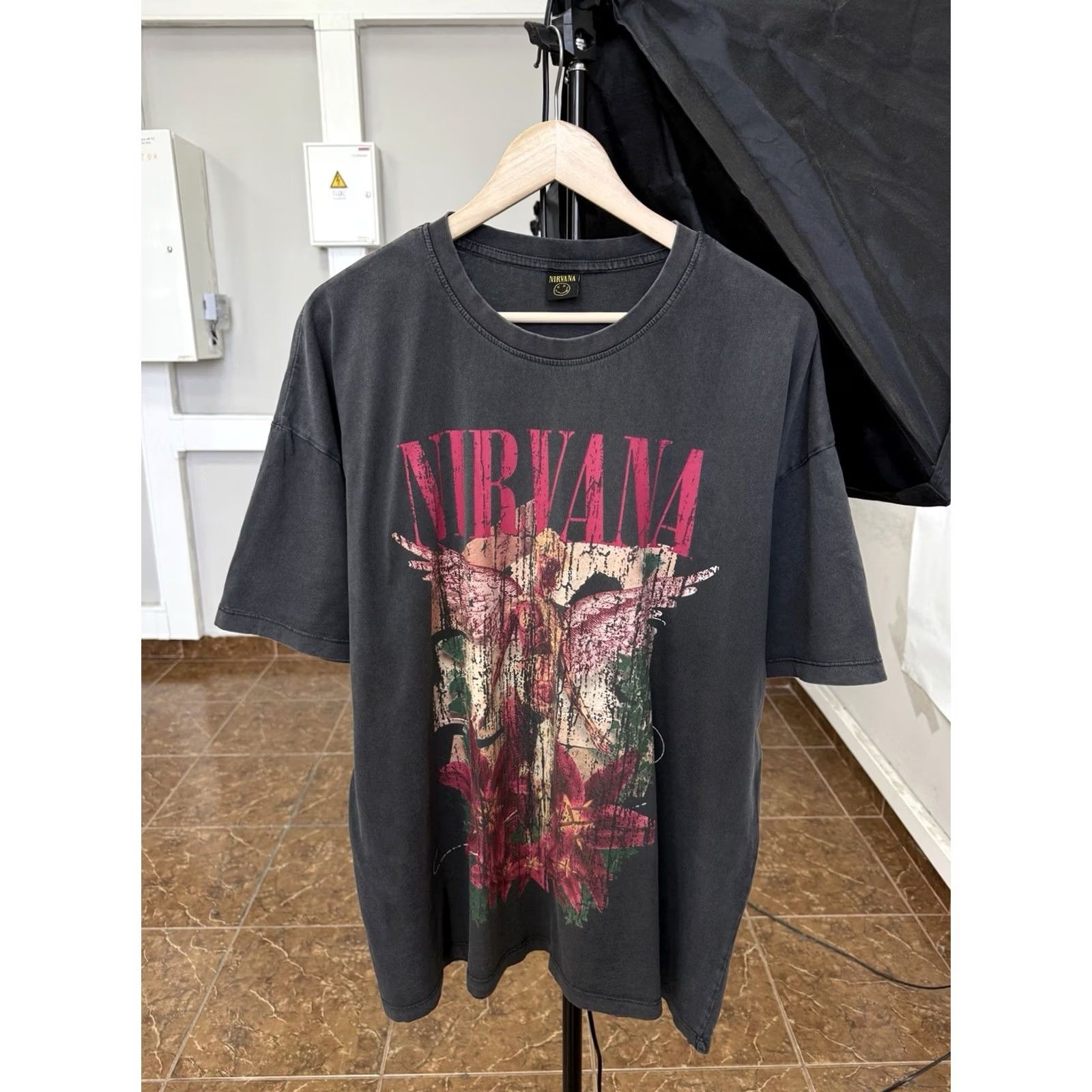 Vintage VINTAGE Nirvana T-Shirt In Utero Kurt Cobain Rare Gray XL Mens Shirt Size US XL / EU 56 / 4 - 2 Thumbnail