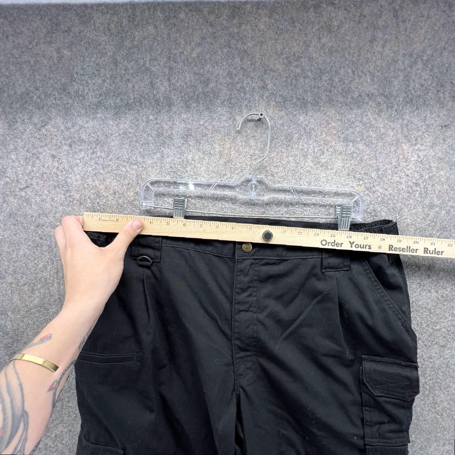 Vintage 5.11 Tactical Cargo Pants Mens 40x32 Black Elastic Workwear Pockets Slim Straight Leg Hat? (Note: This line seems off) Size US 40 / EU 56 - 4 Thumbnail