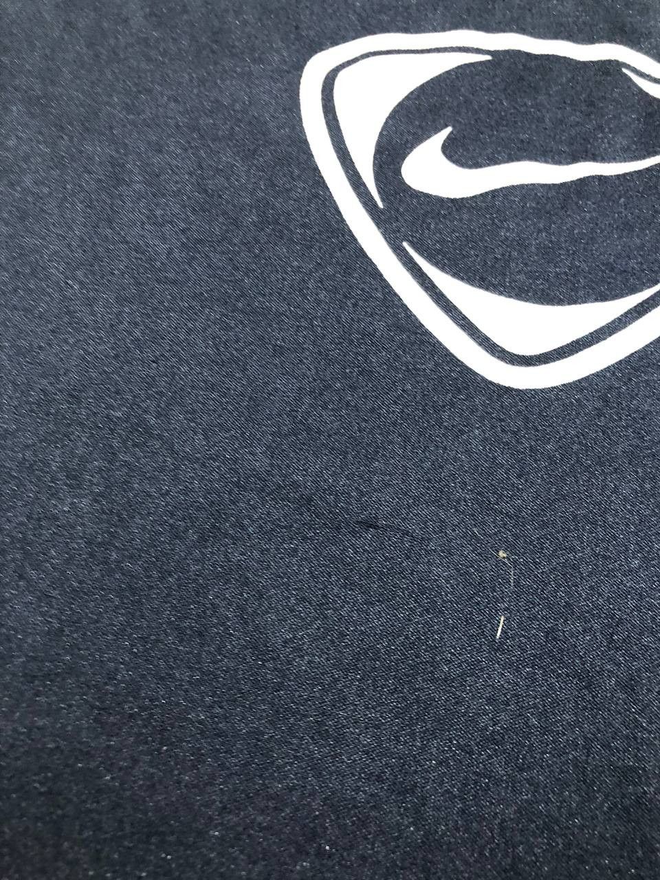 Nike Vintage blue T-Shirt Nike big logo center crazy Y2K size L Size US L / EU 52-54 / 3 - 12 Thumbnail