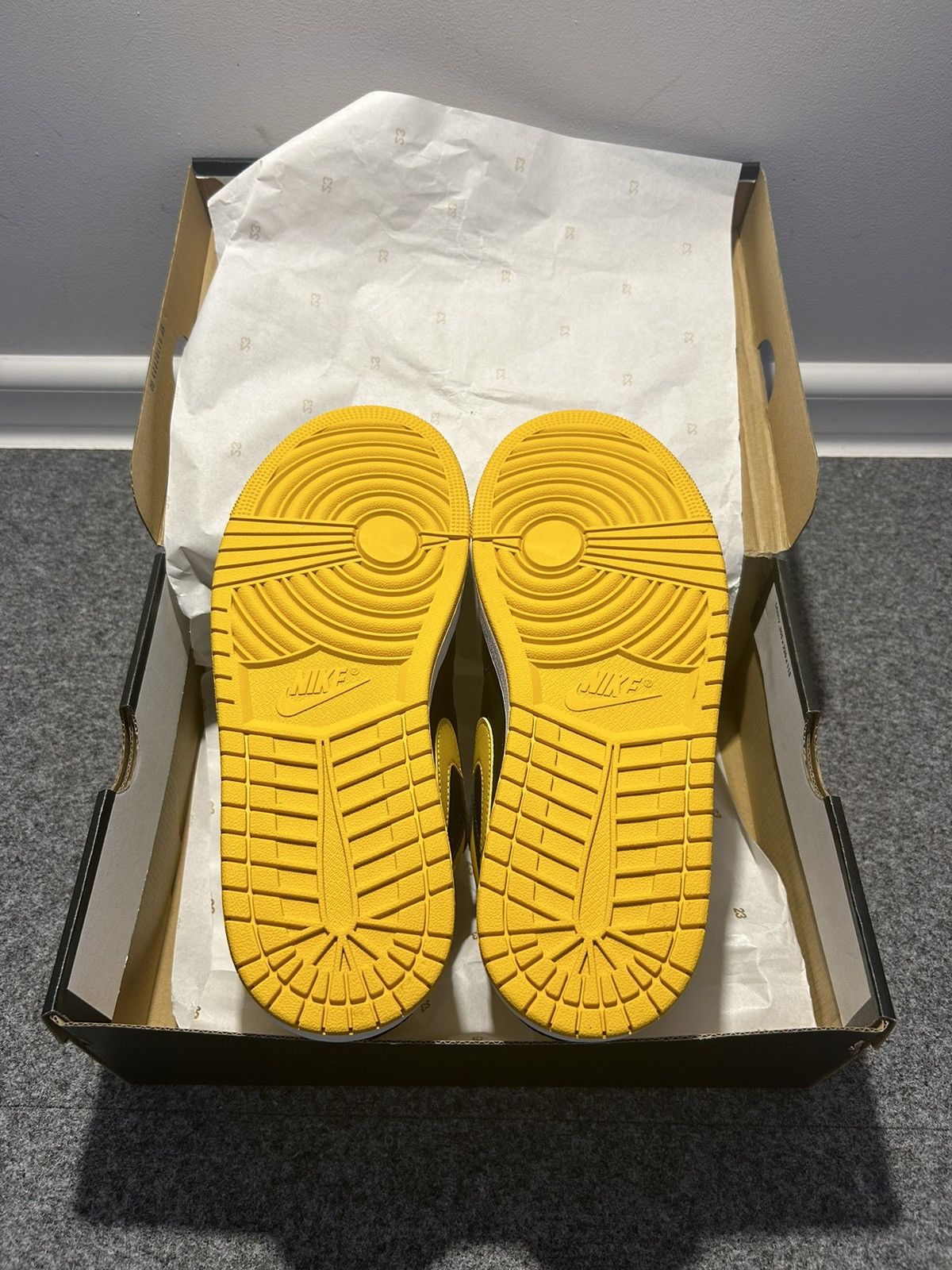 Jordan Brand × Nike Air Jordan 1 Low Size US 9 / EU 42 - 4 Thumbnail