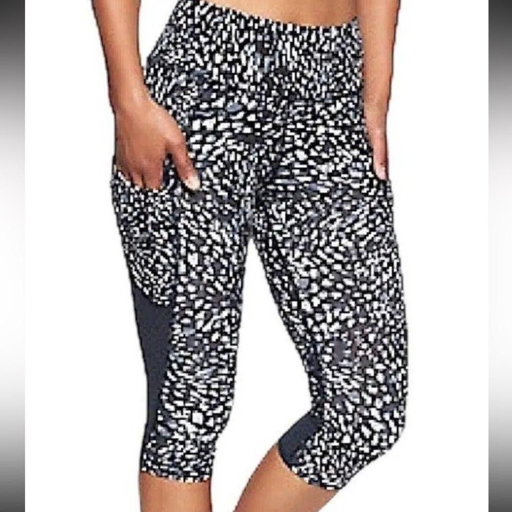 Designer Athleta l Spotty Up For Anything Crop Leggings XS Size 26" / US 2 / IT 38 - 1 Thumbnail