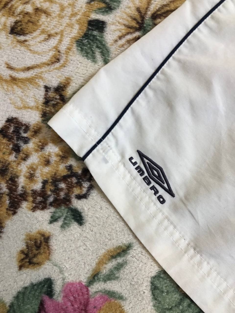 Umbro Vintage 90s White Umbro Embroidered Track Shorts Size US 32 / EU 48 - 7 Thumbnail
