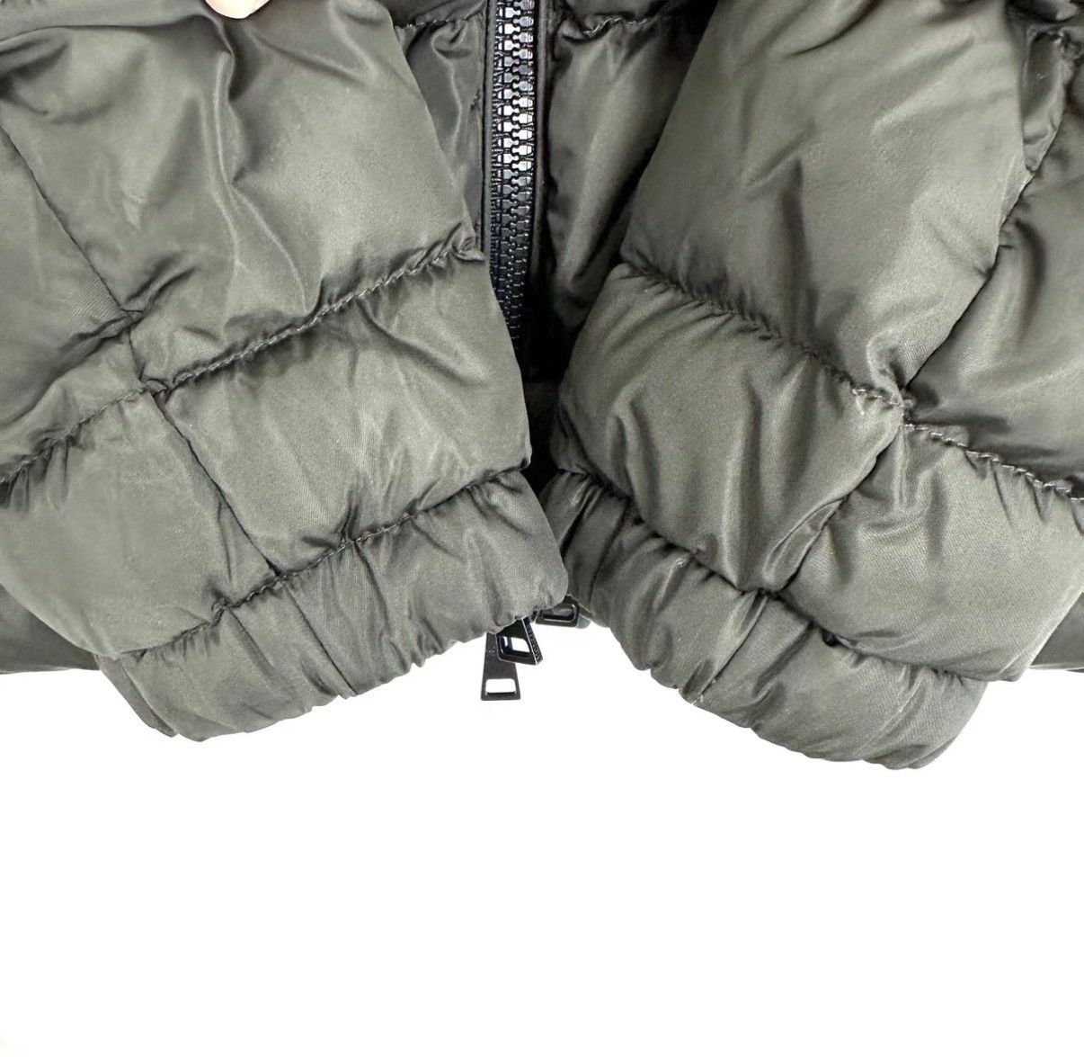 Moncler Moncler Betula Cropped Down Jacket with Waist Cinching K12 Size US M / EU 48-50 / 2 - 5 Thumbnail