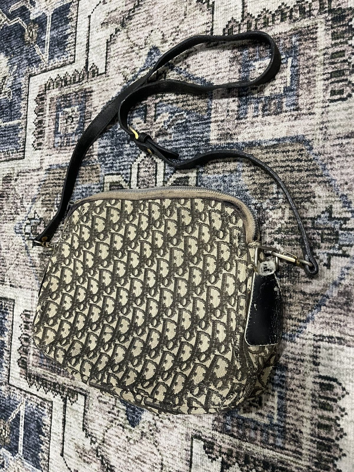 Christian Dior Monsieur × Vintage Vintage 80s Christian Dior Monogram Distressed Sling Bag Size ONE SIZE - 4 Thumbnail