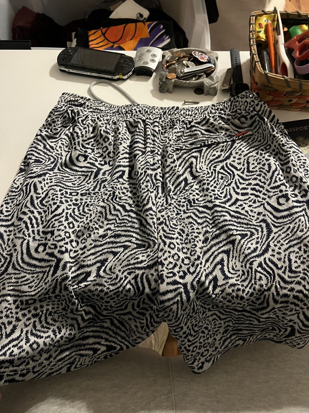 Supreme × Umbro Supreme UMBRO JACQUARD ANIMAL PRINT SHORTS Size US 32 / EU 48 - 6 Thumbnail