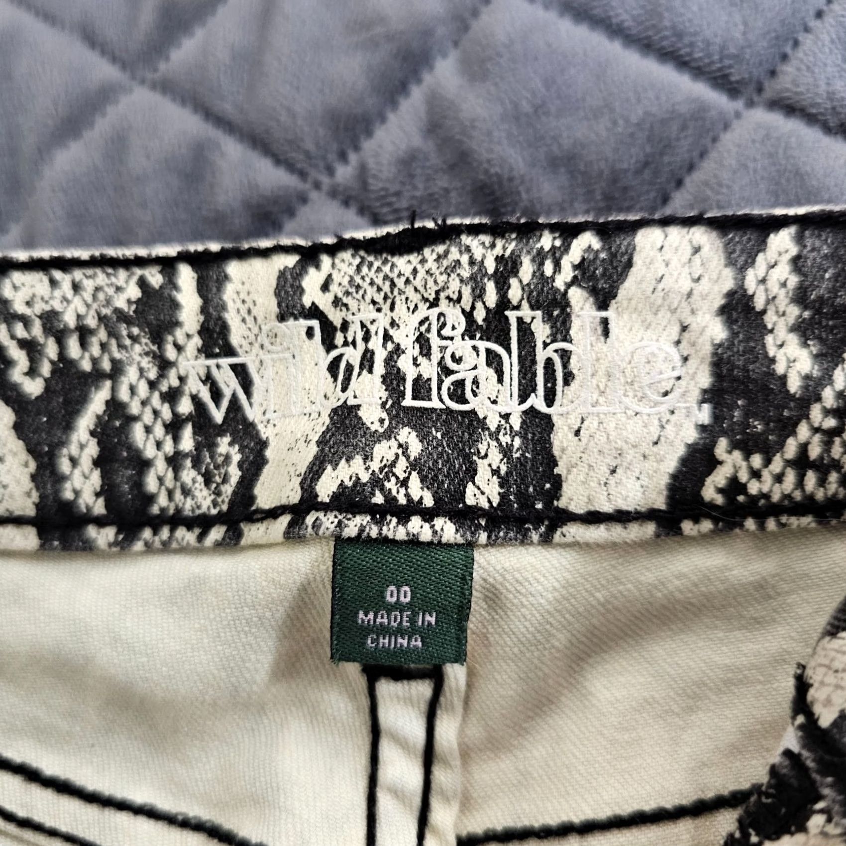 Vintage VINTAGE? No — Wild Fable Jeans Skinny Five Pocket 00 Beige Snakeskin Pattern Mid Rise Stretch Skinny Denim Women Pants Formal? Size 24" / US 00 / IT 34 - 3 Thumbnail