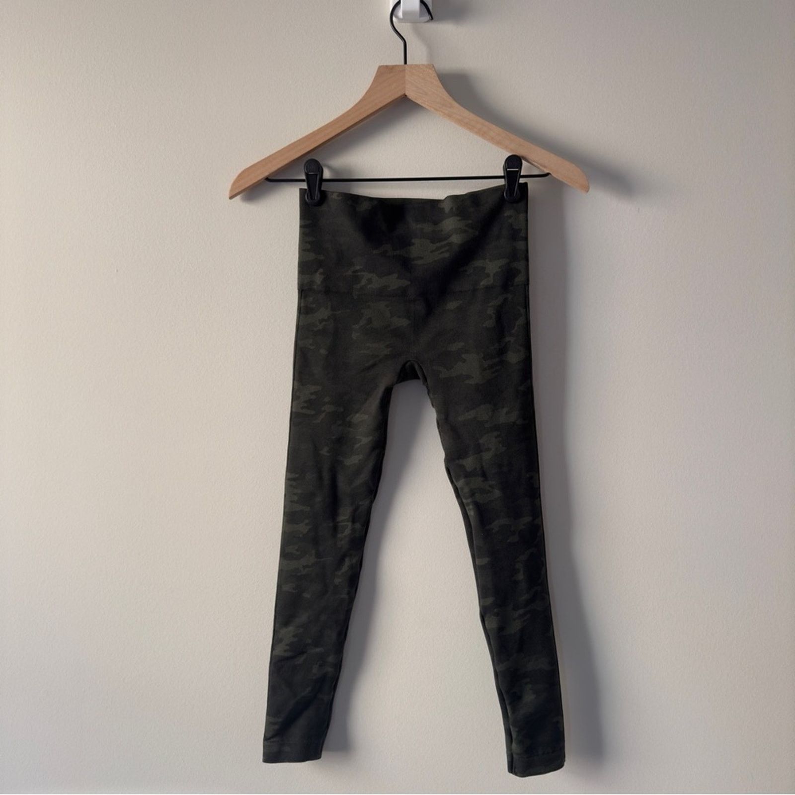 Spanx SPANX Camouflage Leggings Stretchy Bottoms olive green gray Size 25" / US 0 / IT 36 - 2 Thumbnail