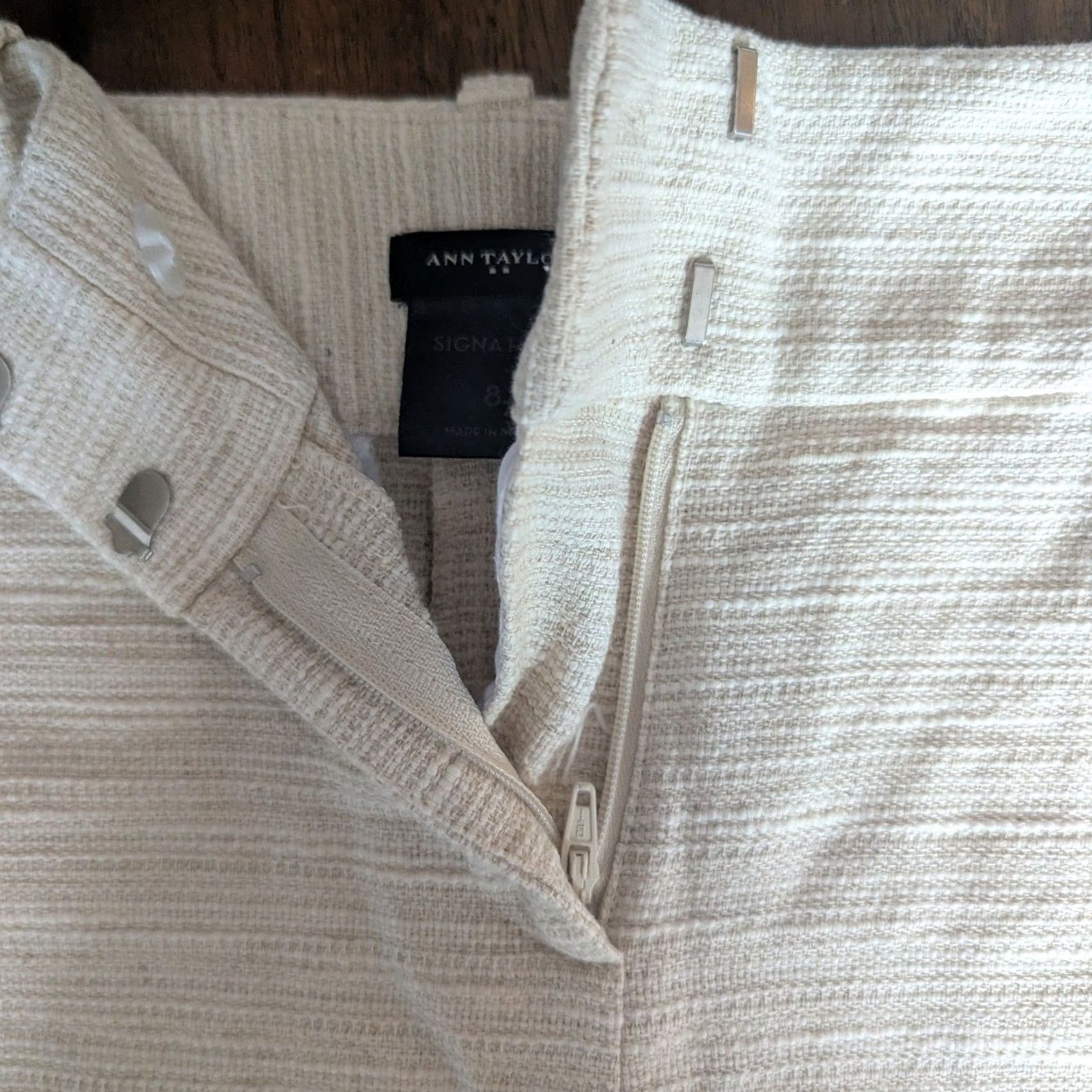 Ann Taylor Ann Taylor Cream Beige Textured Tweed Tailored Shorts Womens Sz 8 Beige/Textured Tweed Tailored Shorts Womens 8 Slanted Pockets Zip Fly Preppy Size 30" / US 8 / IT 44 - 5 Thumbnail