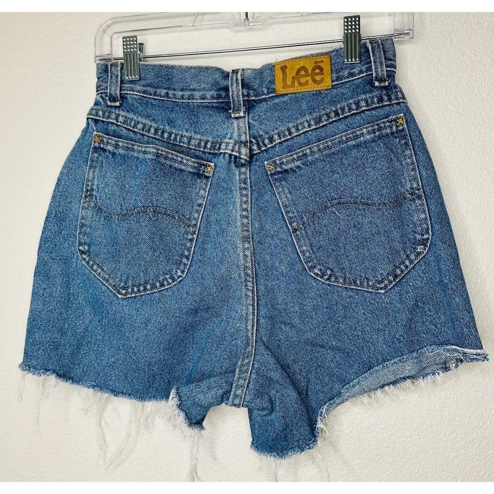 Lee Lee Blue Wash High Waist Raw Hem High Rise Jean Shorts 10 Size 32" / US 10 / IT 46 - 2 Thumbnail