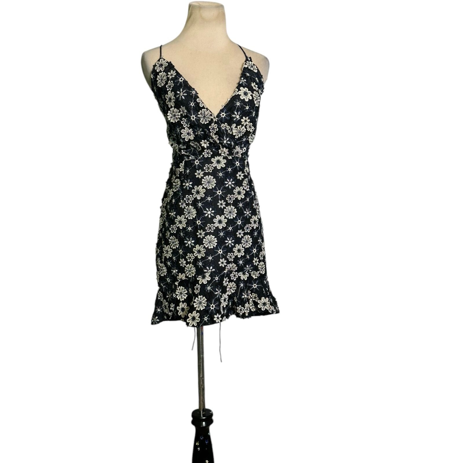 REVOLVE NBD Marilyn blue white floral embroidered mini dress size M Size M / US 6-8 / IT 42-44 - 12 Thumbnail