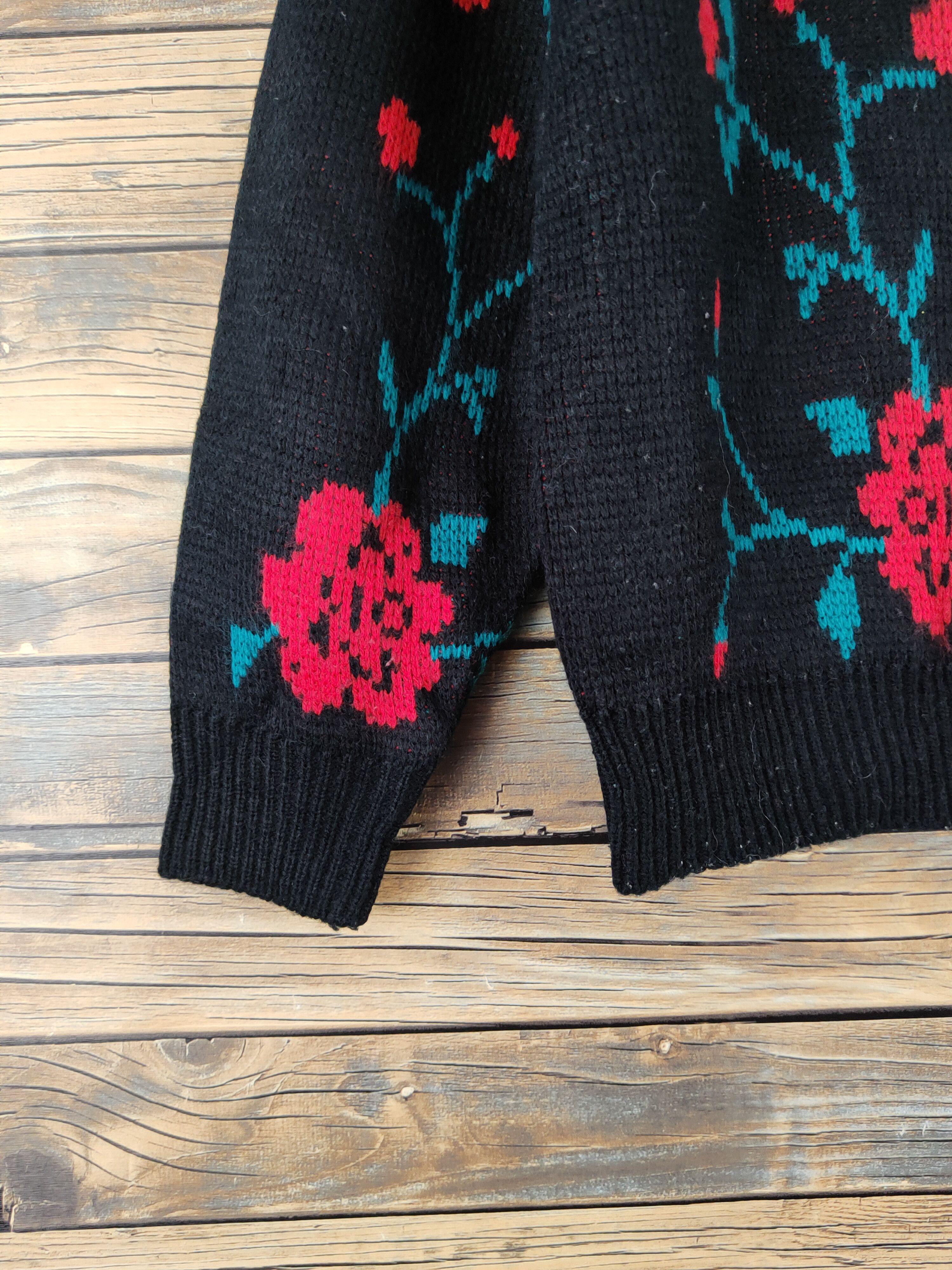 Aran Isles Knitwear × Japanese Brand Japan vintage Black Flowers Knitwear Cardigan #W970 Size M / US 6-8 / IT 42-44 - 4 Thumbnail