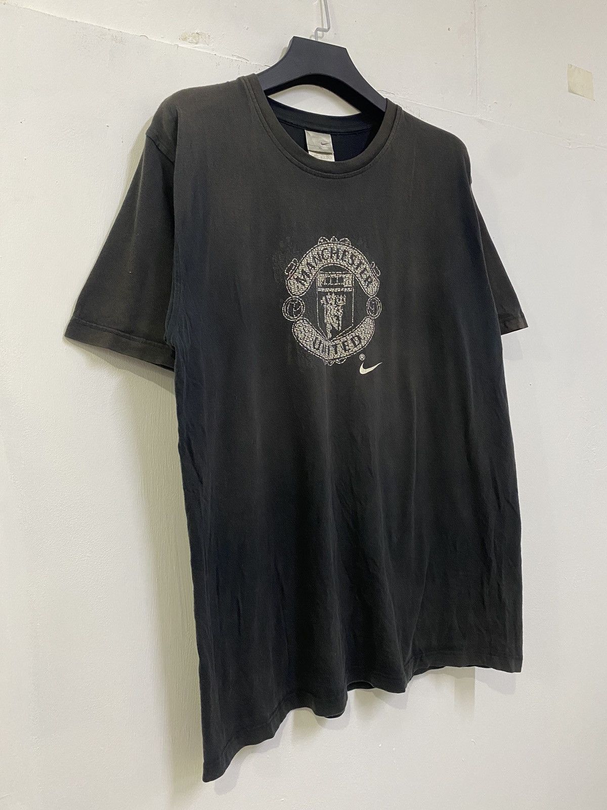 Nike 💥 NIKE MANCHESTER UNITED LOGO WITH CHAMPION CUP EPL MONOGRAM Size US XL / EU 56 / 4 - 2 Thumbnail