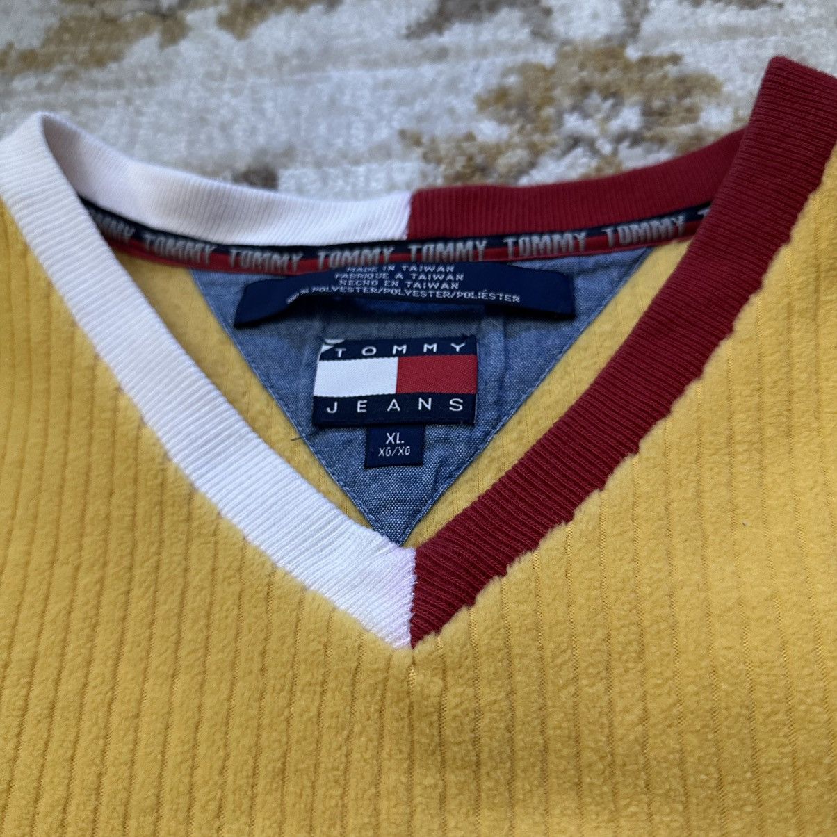 Tommy Hilfiger × Vintage VTG Y2K Tommy Hilfiger Yellow Corduroy Style Fleece V-Neck Size US XL / EU 56 / 4 - 4 Thumbnail