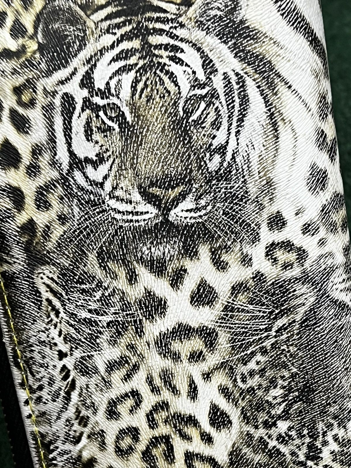 Japanese Brand 2 Tiger Zip Around Long Wallets Size ONE SIZE - 5 Thumbnail