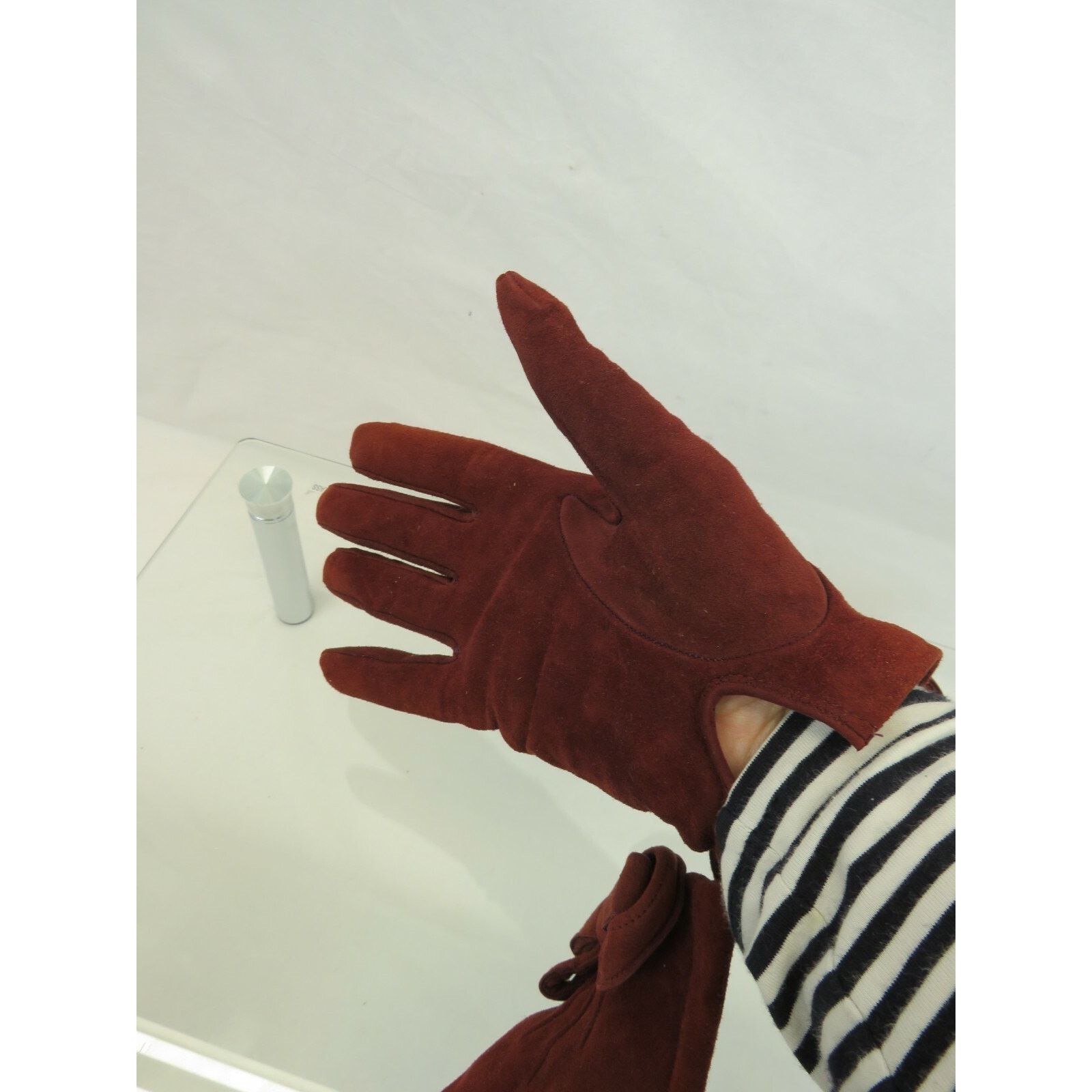 Valentino NWT VALENTINO GARAVANI BURGUNDY SUEDE BOW GLOVES 8 ITALY Size ONE SIZE - 8 Thumbnail