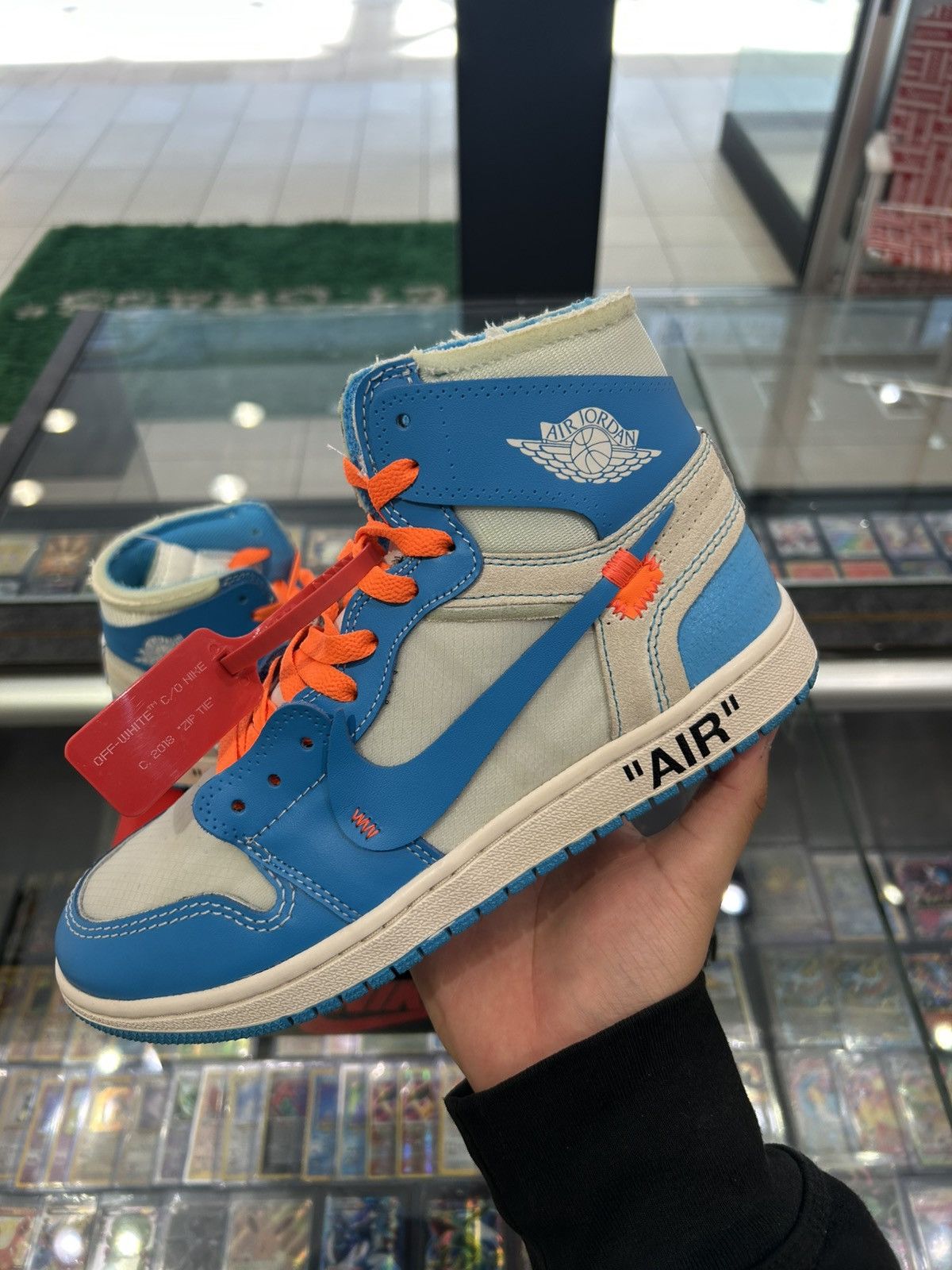 Jordan Brand × Off-White Jordan 1 Off-white UNC Size US 7.5 / EU 40-41 - 2 Thumbnail