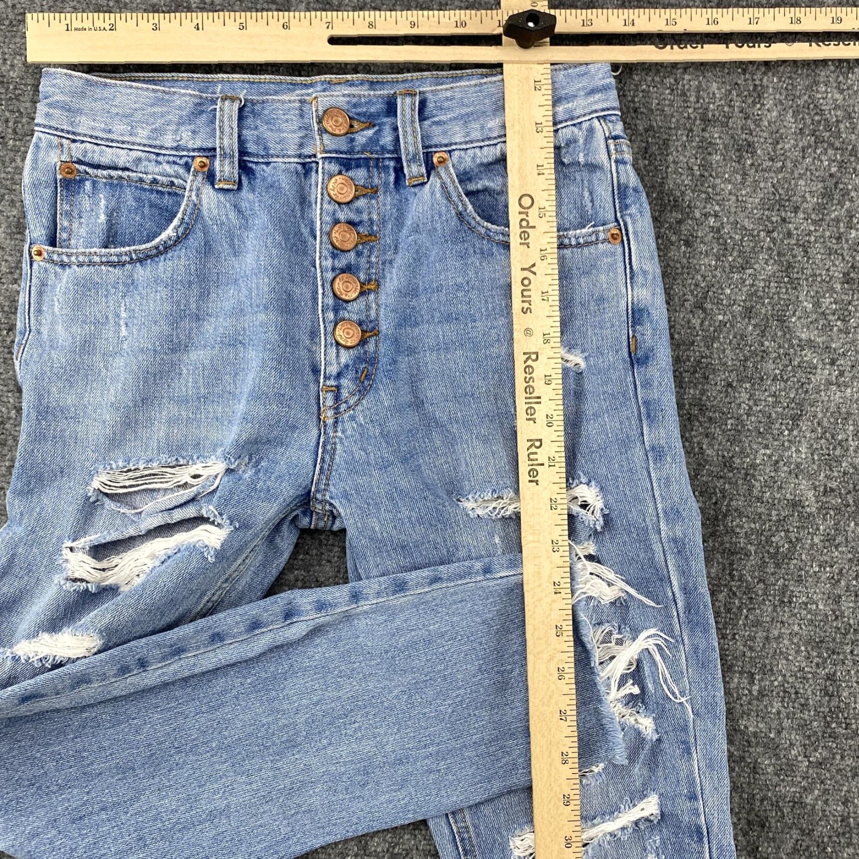 Vintage VINTAGE We The Free Jeans Womens 24 Light Wash High Rise Distressed Straight Leg Raw Hem Size 42" / US 20 - 4 Thumbnail