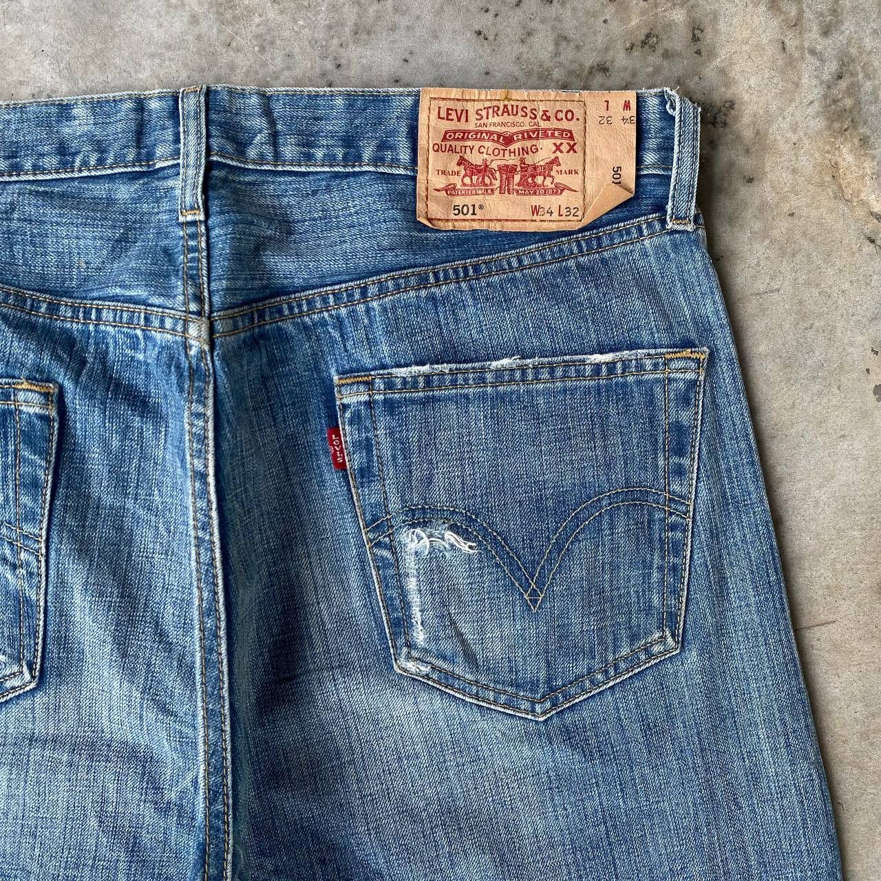 Levi's Vintage Clothing W35X32 VINTAGE LEVIS 501 JAPAN CLAWMARK DISTRESSED DENIM Size US 35 - 11 Thumbnail