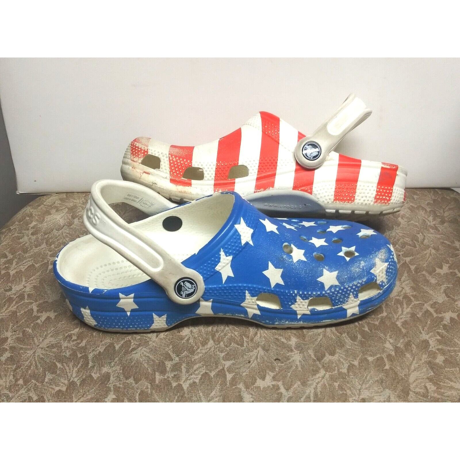 Crocs Crocs American Flag Clogs Mens 5/womens 7 preowned red white Size US 7 / IT 37 - 5 Thumbnail