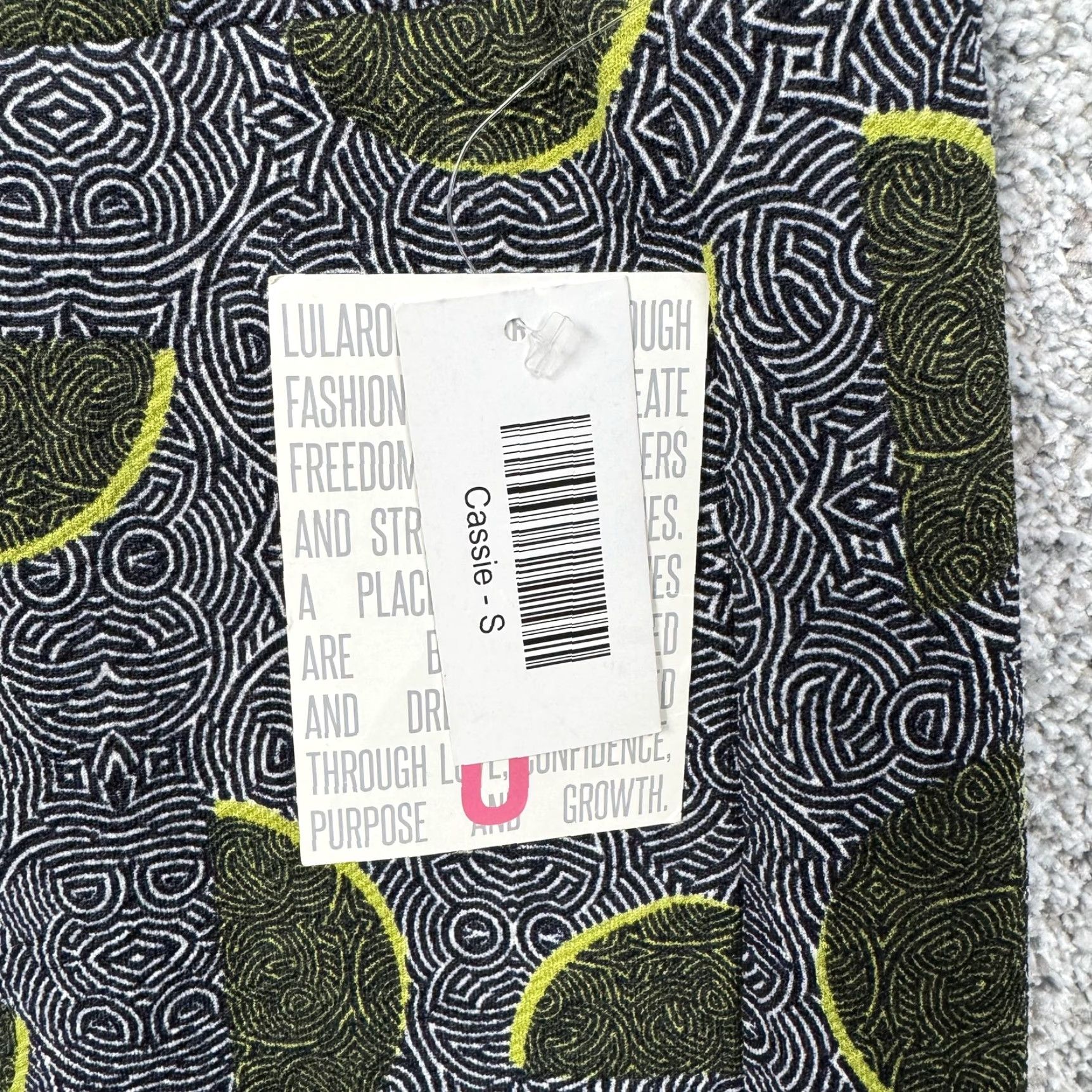 Vintage LuLaRoe Cassie Skirt Womens Small Gray Green Geometric Pencil Stretch Bodycon Size 28" / US 6 / IT 42 - 2 Thumbnail