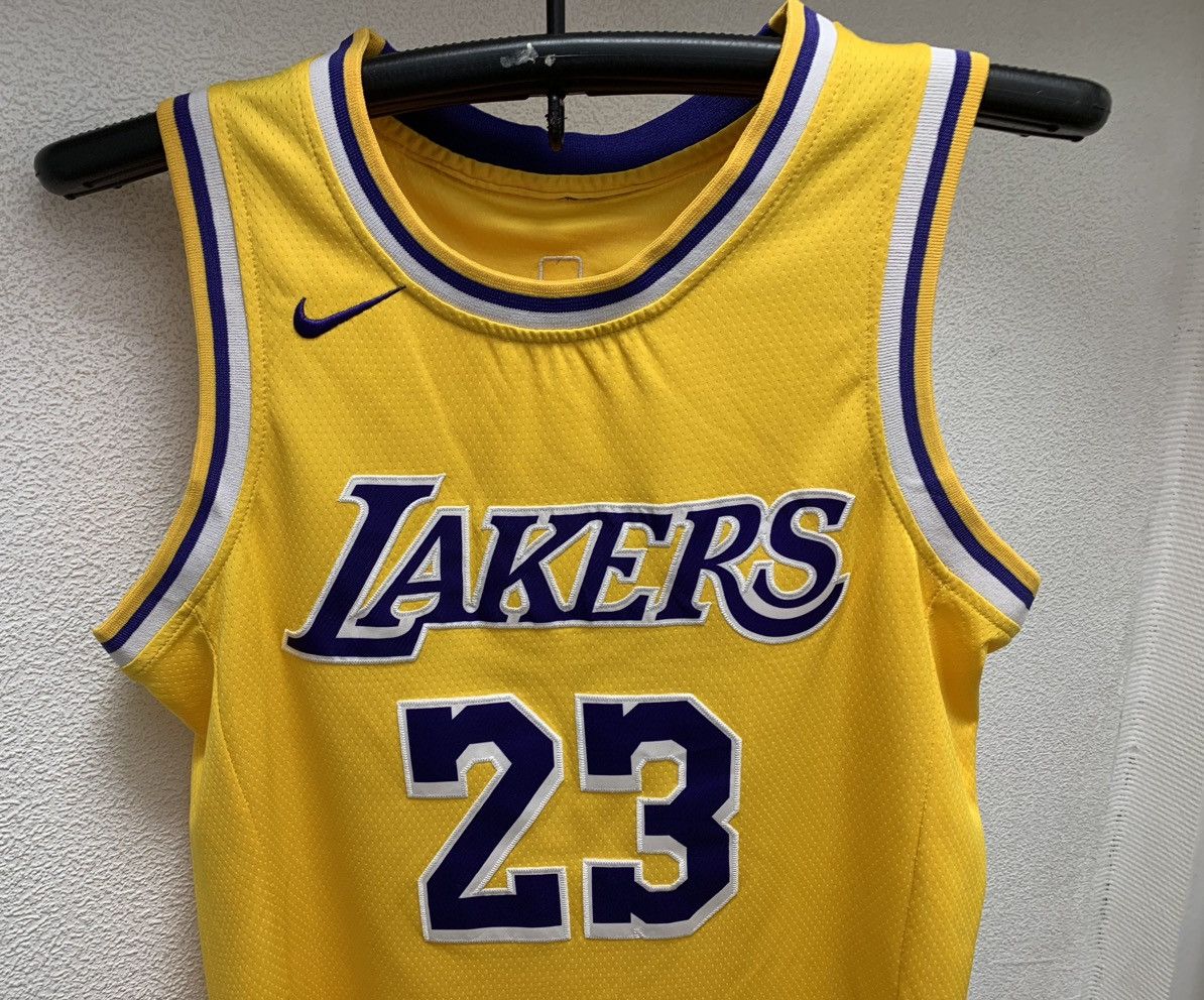 NBA Los Angeles Lakers Lebron James 23 NBA jersey 44 sz S-M LAL Size US S / EU 44-46 / 1 - 3 Thumbnail