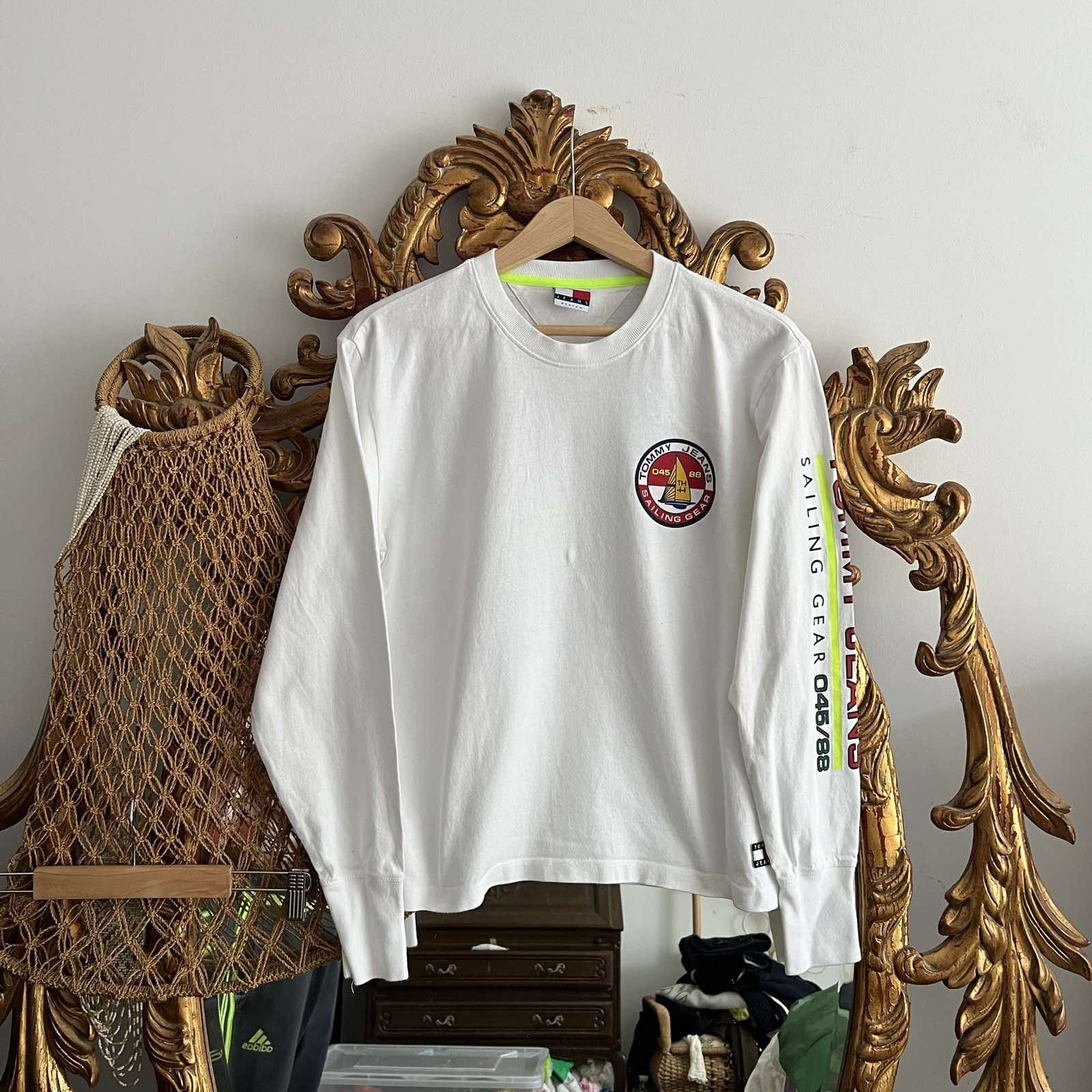 Tommy Hilfiger Tommy Jeans Sailing Gear Big Logo Sweatshirt (m) Size M / US 6-8 / IT 42-44 - 2 Thumbnail