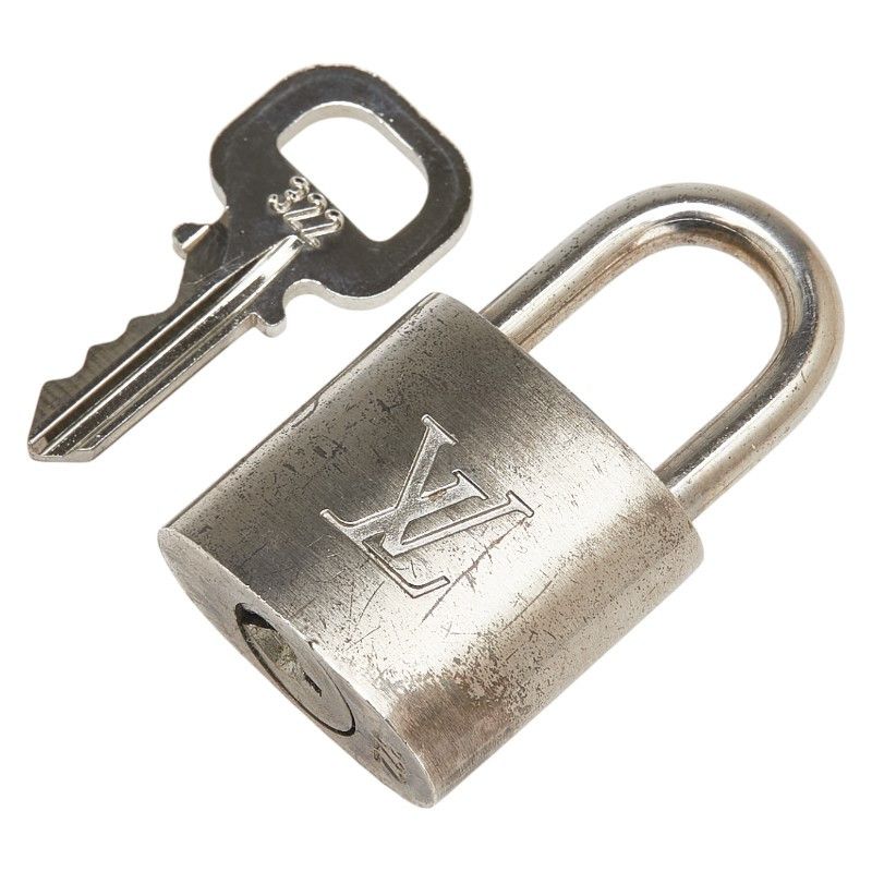 Louis Vuitton Louis Vuitton Louis Vuitton Cadena Metal Padlock Key Set Metal Charm Size ONE SIZE - 1 Thumbnail