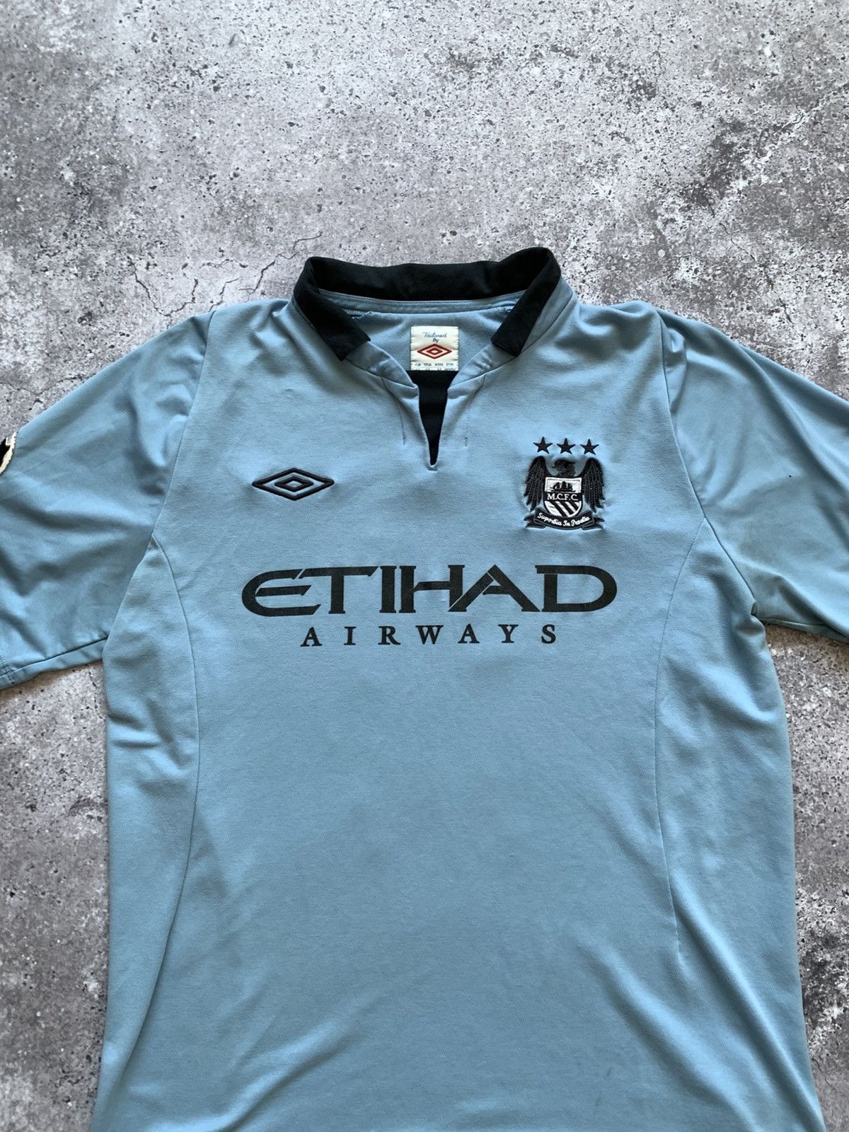 Umbro 🔥MANCHESTER CITY UMRO 2012/13 HOME JERSEY SINCLAIR UCL SHIRT Size US L / EU 52-54 / 3 - 8 Thumbnail