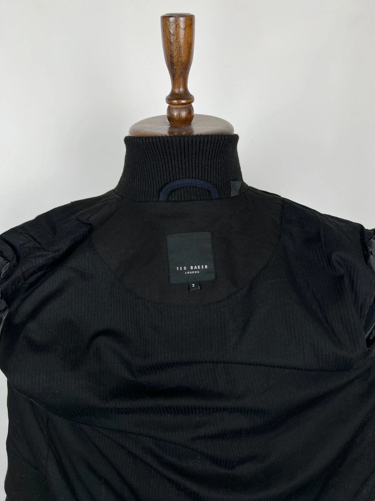 Ted Baker Ted Baker London Full Zip Black Casual Bomber Jacket Size 3 Size US M / EU 48-50 / 2 - 10 Thumbnail