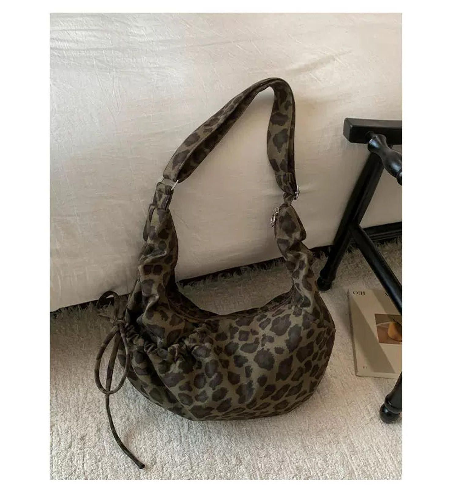 Vintage Leopard Underarm Dumpling Wander Bag Size ONE SIZE - 1 Thumbnail