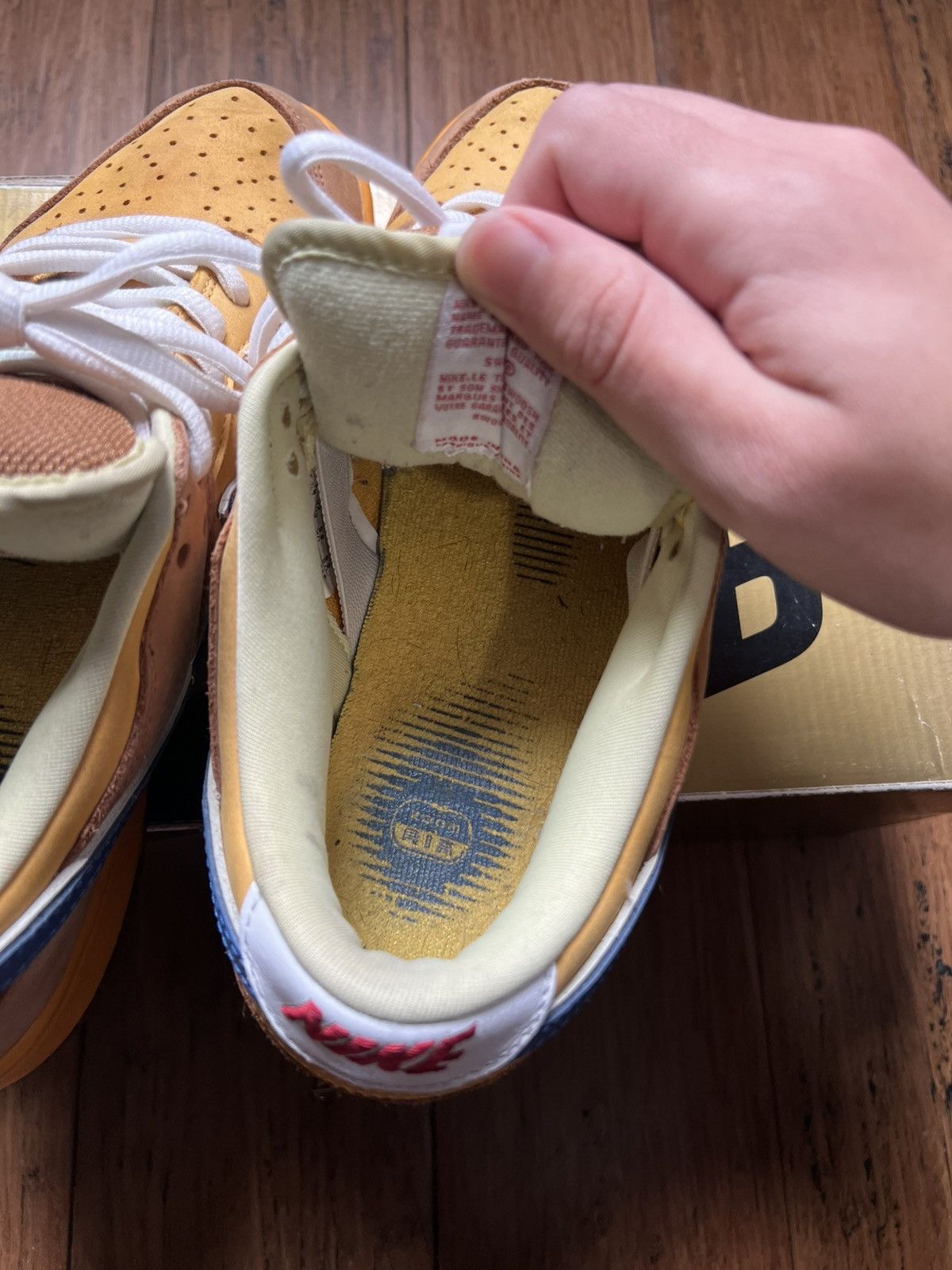 Nike SB Nike SB Dunk Low ‘Newcastle Brown Ale’ Size US 9.5 / EU 42-43 - 8 Thumbnail