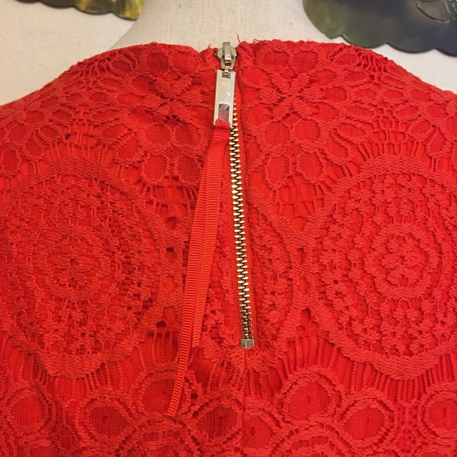 Laundry by Shelli Segal Laundry by Shelli Segal fiery red lace mini dress Size L / US 10 / IT 46 - 7 Thumbnail