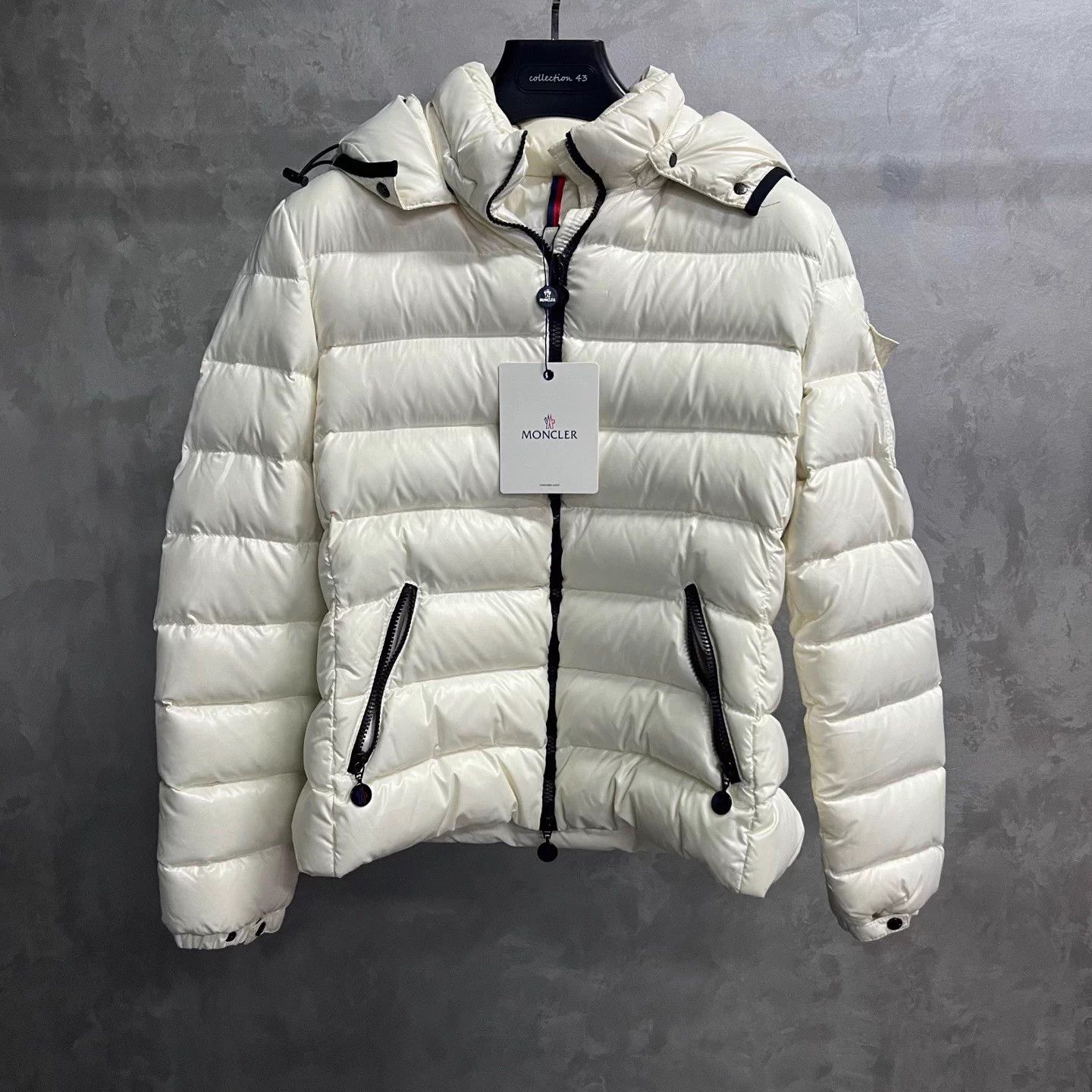Moncler Moncler Baby White Ski Patch Logo Short Puffer Jacket Size XL / US 12-14 / IT 48-50 - 1 Thumbnail