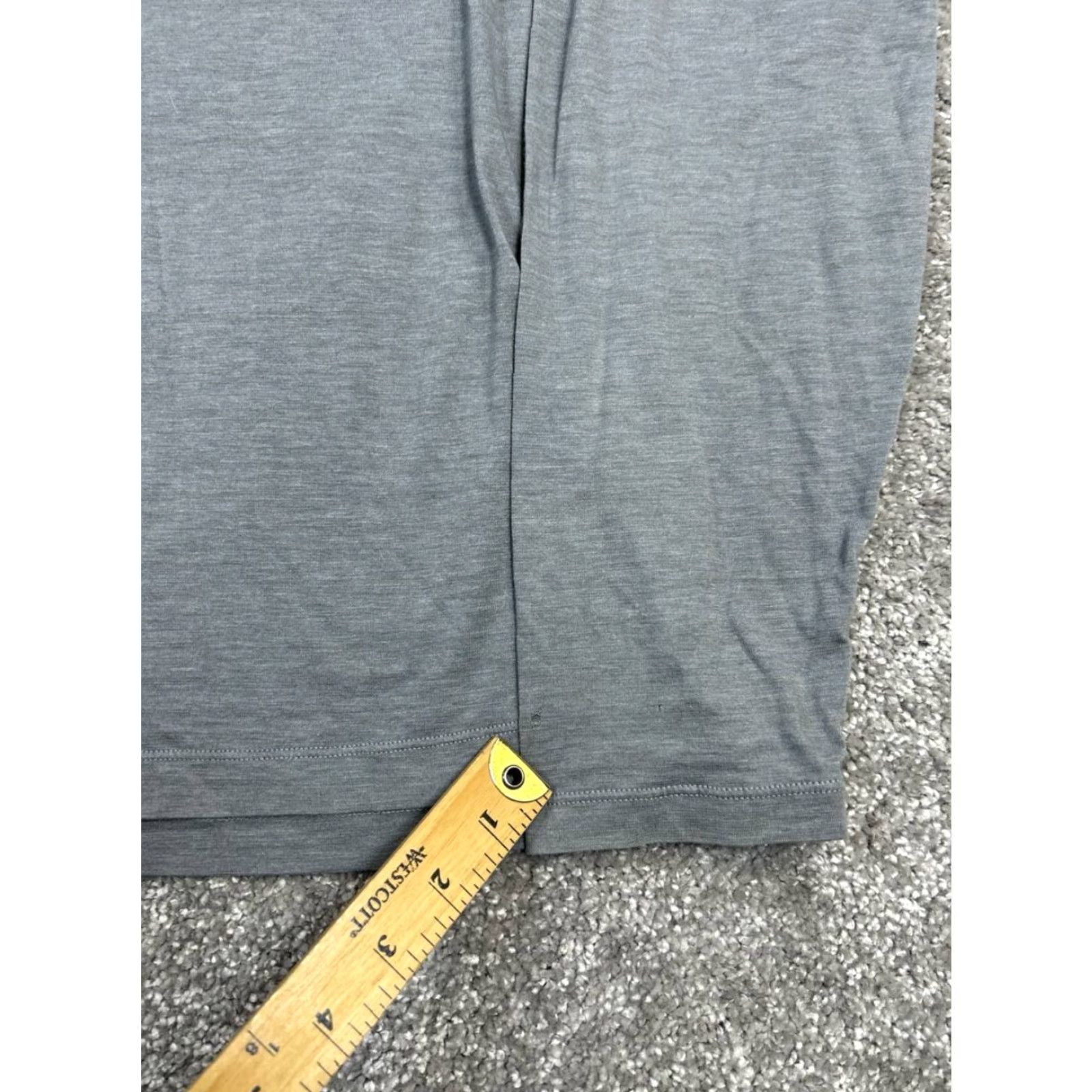 Lululemon Lululemon Shirt Mens Large Gray Running Pullover Size US L / EU 52-54 / 3 - 3 Thumbnail