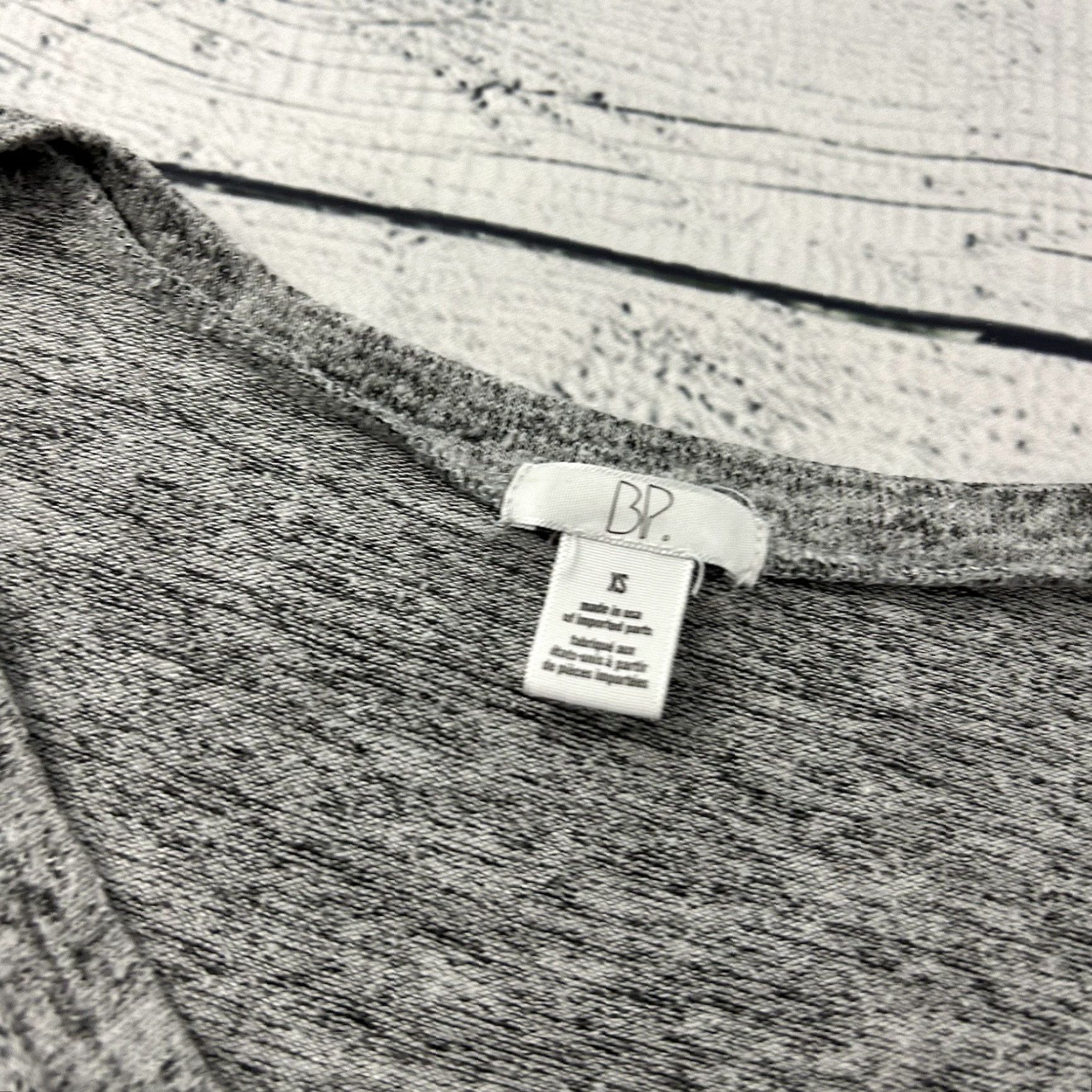 Vintage BP Gray Long Sleeve V-Neck Lightweight Sweater Top Women's XS BP Gray V-Neck Long Sleeve Lightweight Solid Shirt Womens XS Size XS / US 0-2 / IT 36-38 - 2 Thumbnail