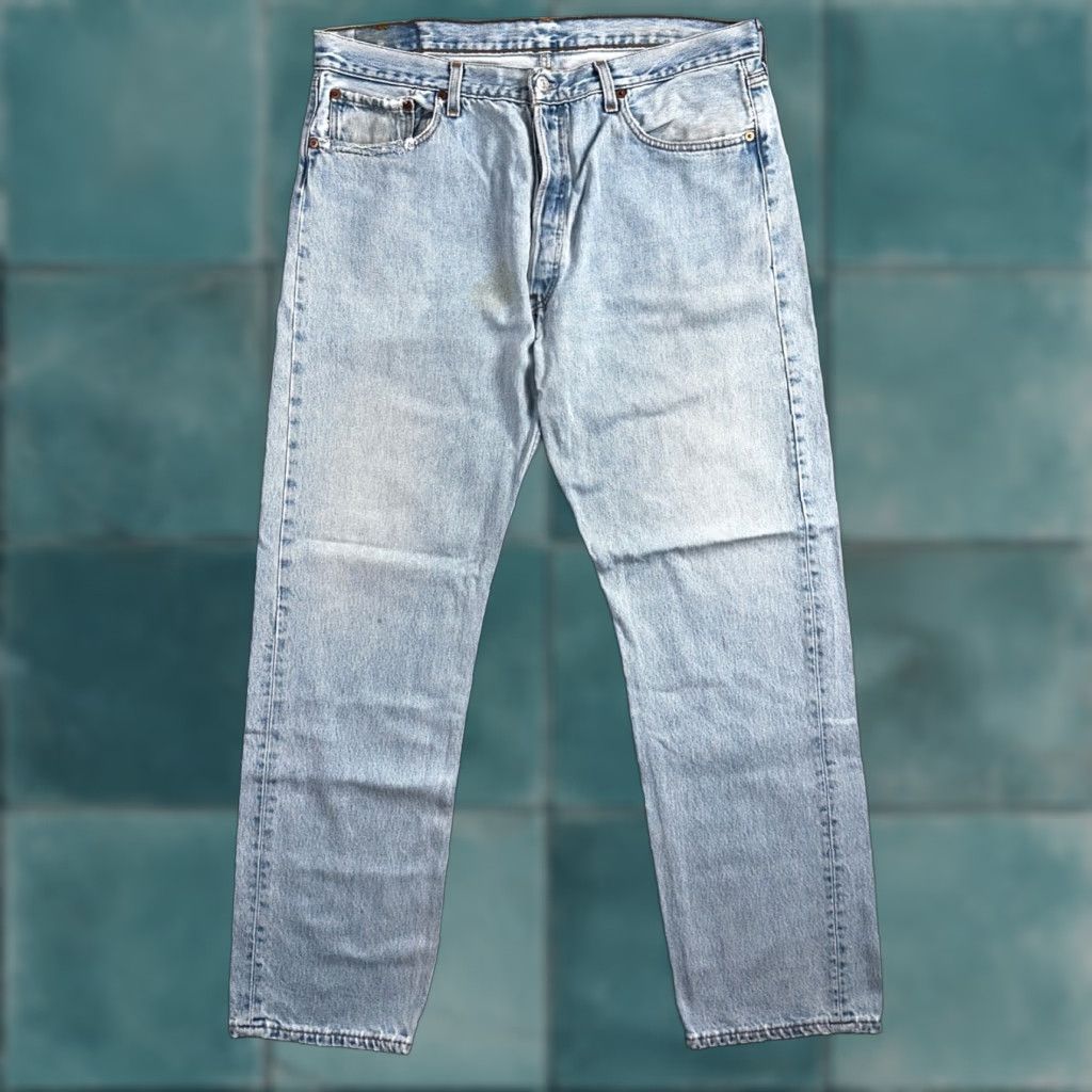 Levi's VINTAGE Levi's 501 Jeans Men 38x32 Straight Leg 90s USA Light Wash Denim Clothing Size US 38 / EU 54 - 1 Thumbnail