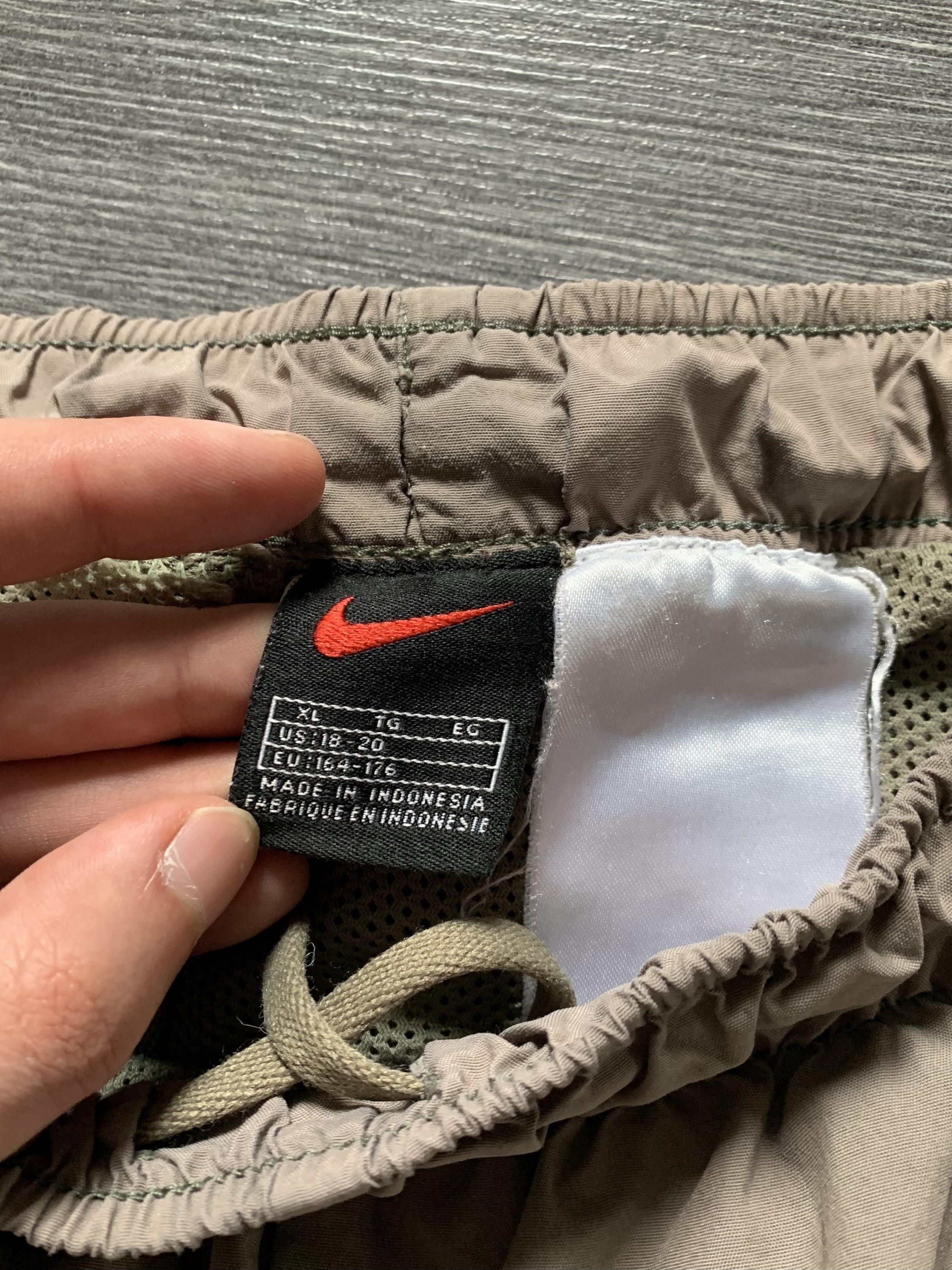 Nike Vintge Nike Mini Swoosh Sportwear Shorts Y2K Size US 30 / EU 46 - 4 Thumbnail