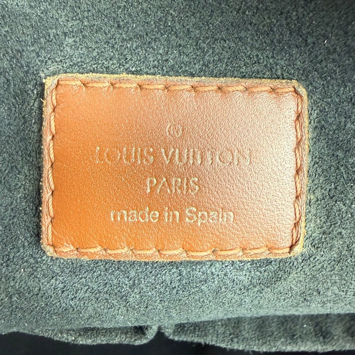 Louis Vuitton Louis Vuitton Monogram V Tote MM Shoulder Bag Size ONE SIZE - 8 Thumbnail