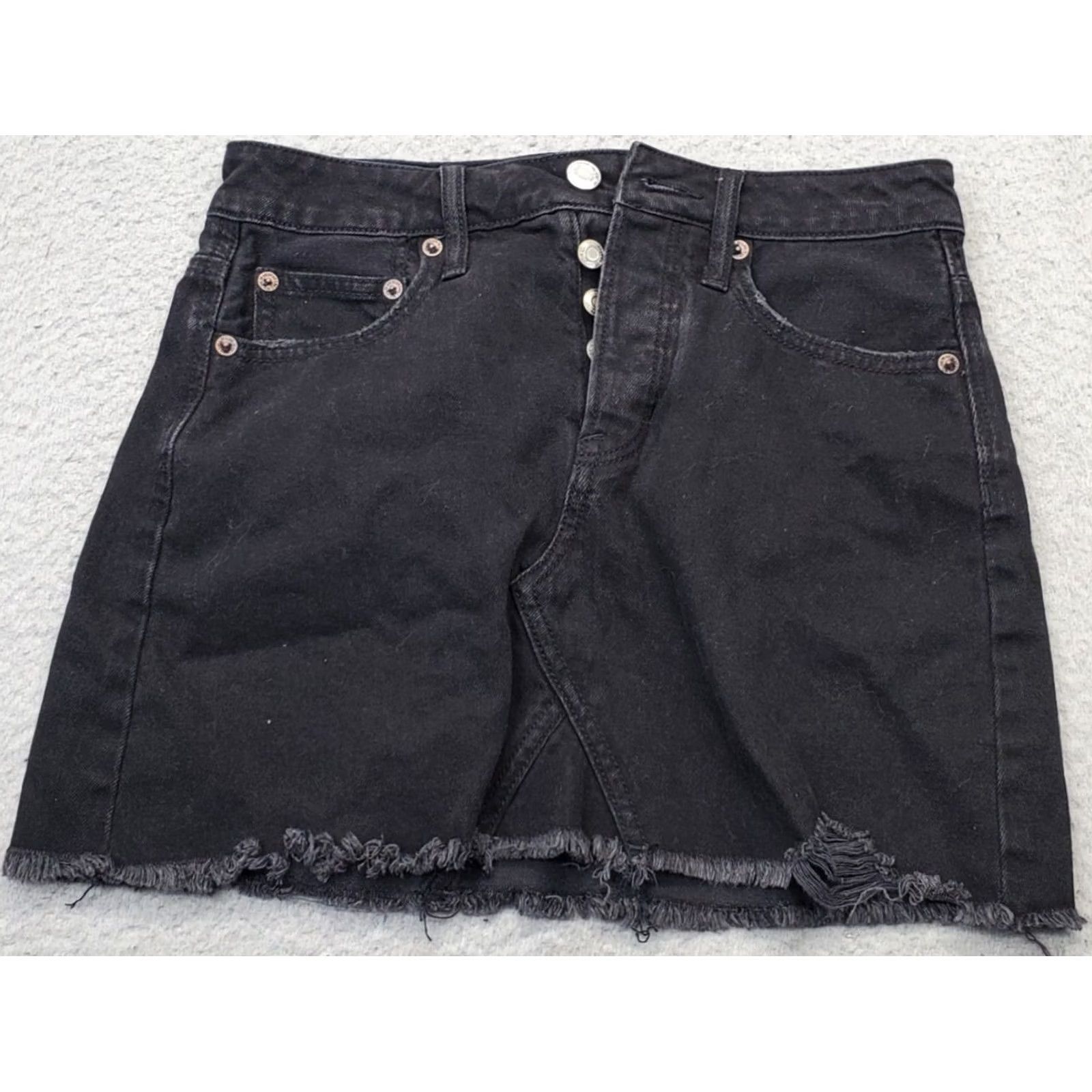 American Eagle Outfitters American Eagle Outfitters Denim Mini Skirt Womens Size 0 Black Button Fly Raw Hem Mini Skirt Womens Black Denim Short Size 25" / US 0 / IT 36 - 2 Thumbnail