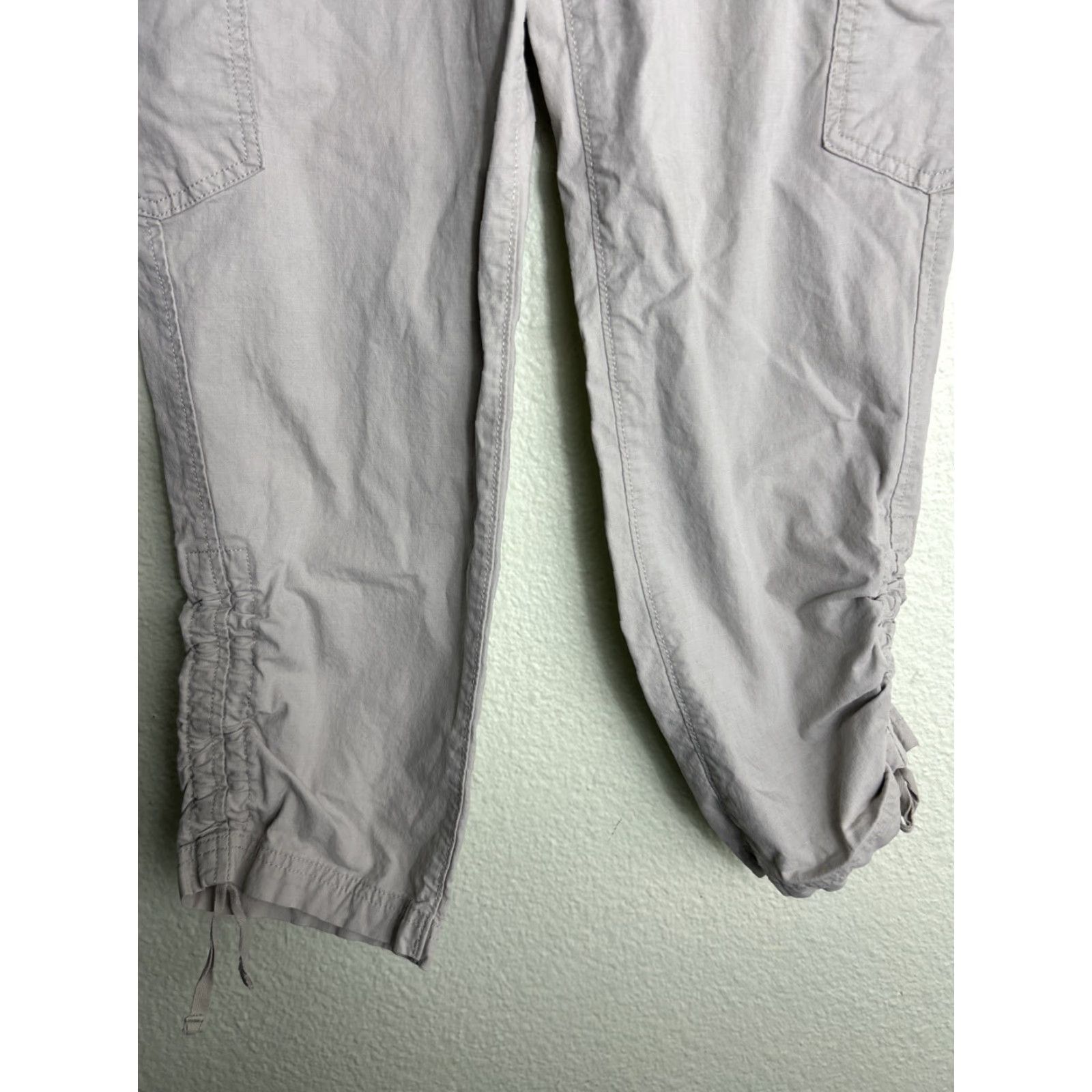 Eddie Bauer Eddie Bauer Women’s Pants Cargo Capri Beige Size 4 Cotton Size 27" / US 4 / IT 40 - 2 Thumbnail