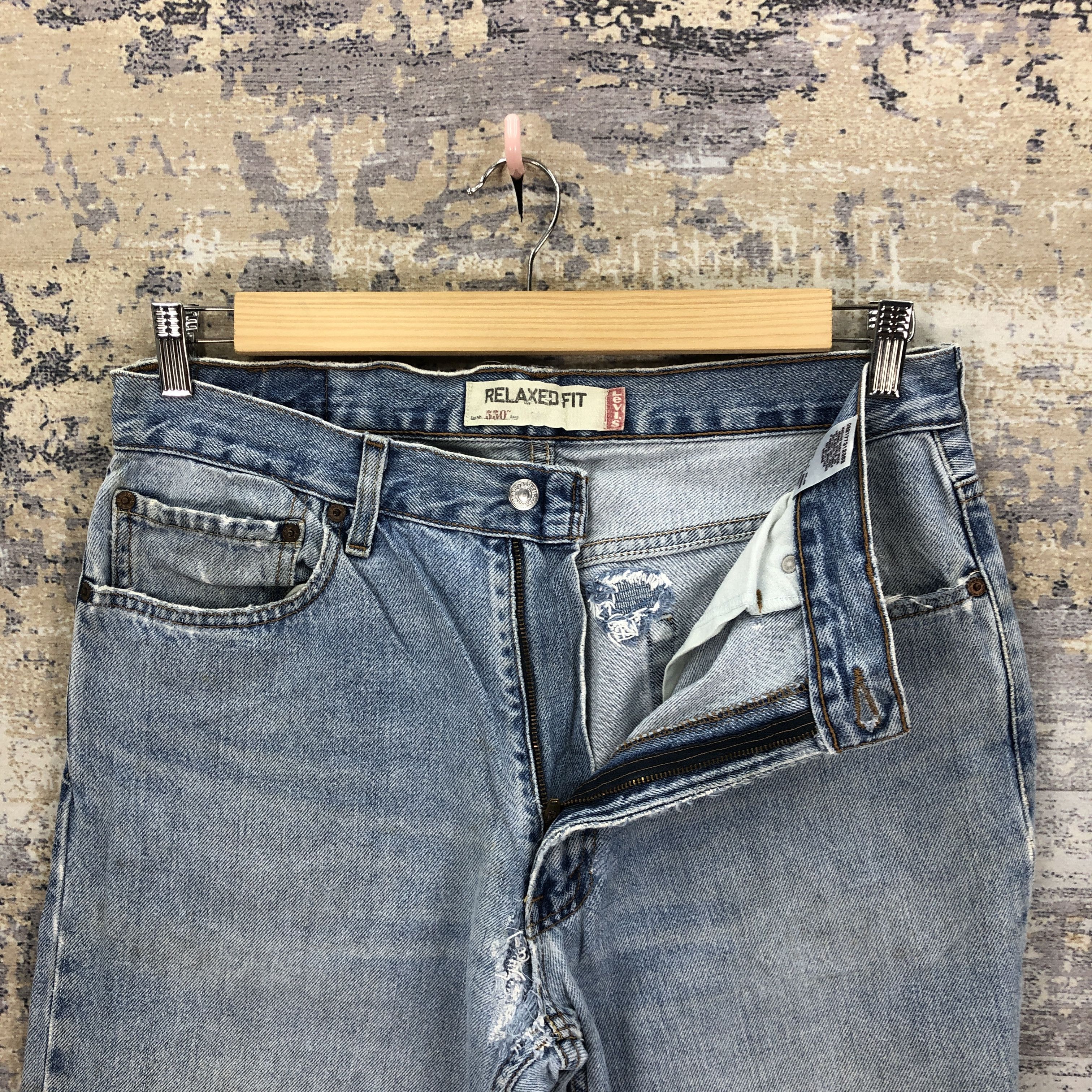 Levi's Vintage Levis 550 Distressed Jeans Levi's Light Wash Denim Size US 32 / EU 48 - 7 Thumbnail
