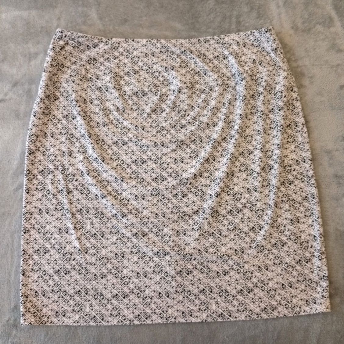 J. Jill J.Jill Skirt L Gray Geometric Pull On Knee Length Pencil Women Regular Elastic Waist Stretch Straight & Pencil Size 36" / US 14 / IT 50 - 2 Thumbnail