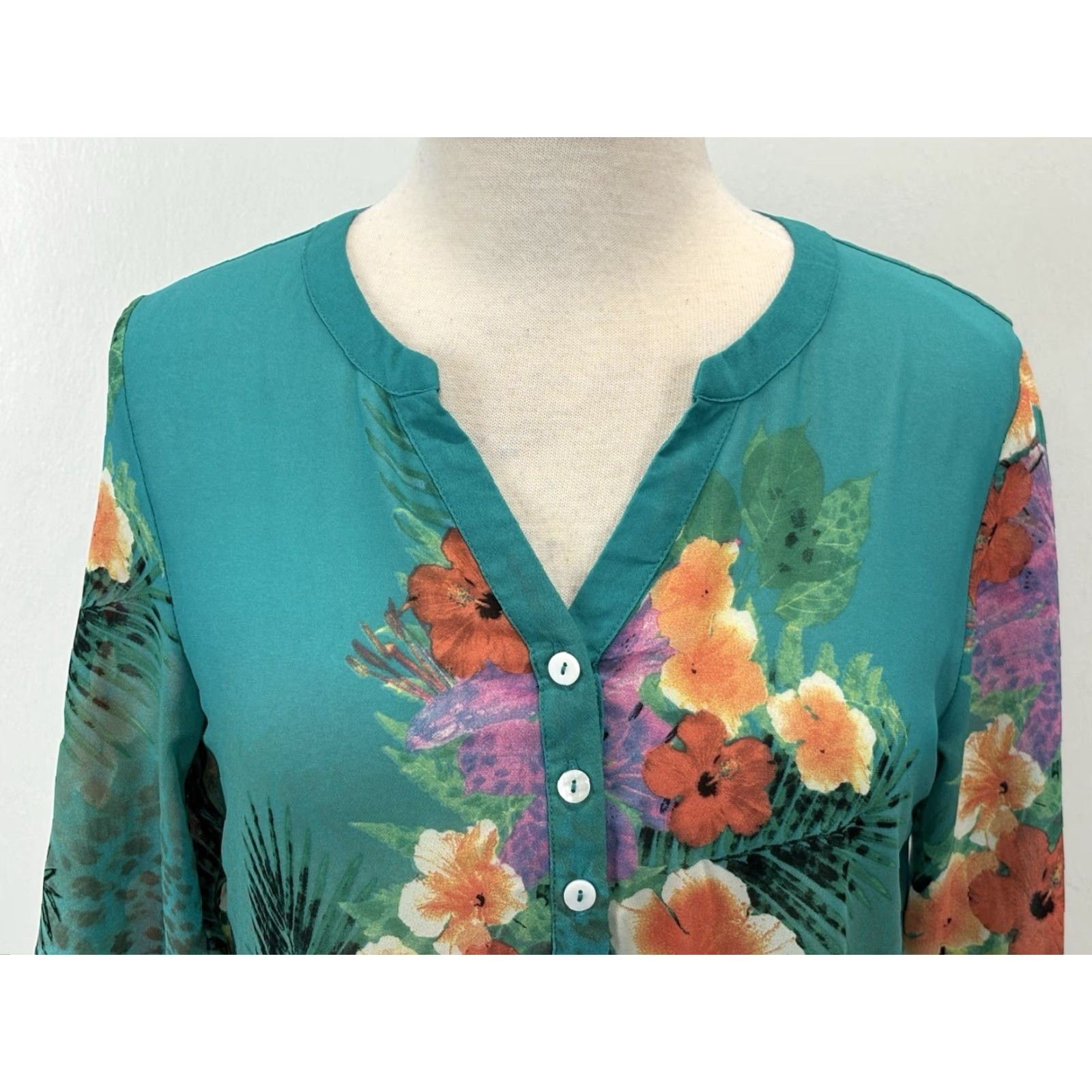 Soft Surroundings Soft Surroundings Floral Leopard Print Tunic Top Sz Sp Petite Rolled Sleeves Size S / US 4 / IT 40 - 5 Thumbnail