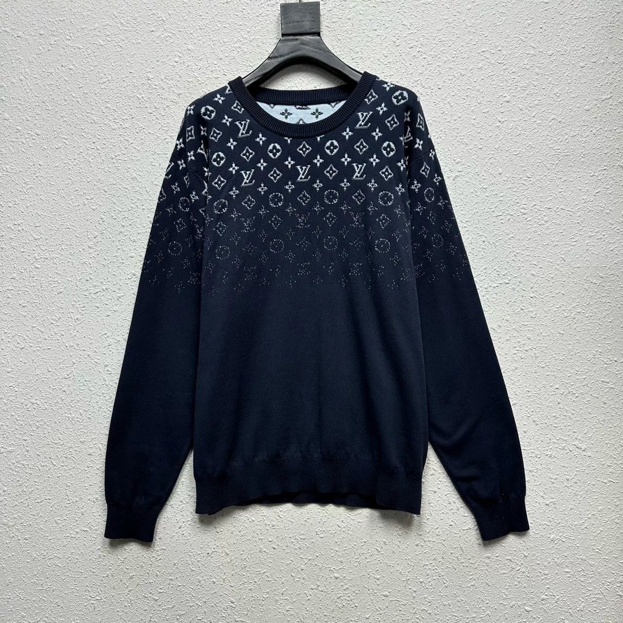 Louis Vuitton louis vuitton navy gradient logo knit sweater Size US XL / EU 56 / 4 - 1 Thumbnail