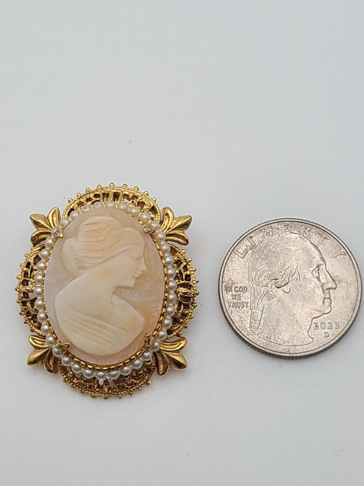 Conte of Florence Vintage Signed Perfect Florenza Cameo Brooch Carved Size ONE SIZE - 2 Thumbnail